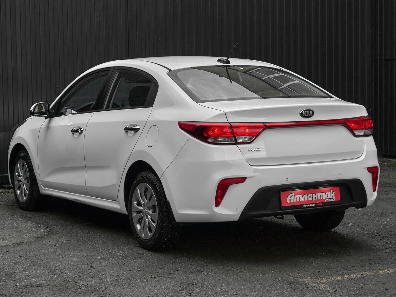Купить Kia Rio 1.6 AT (123 л.с.), 2017 в Екатеренбурге