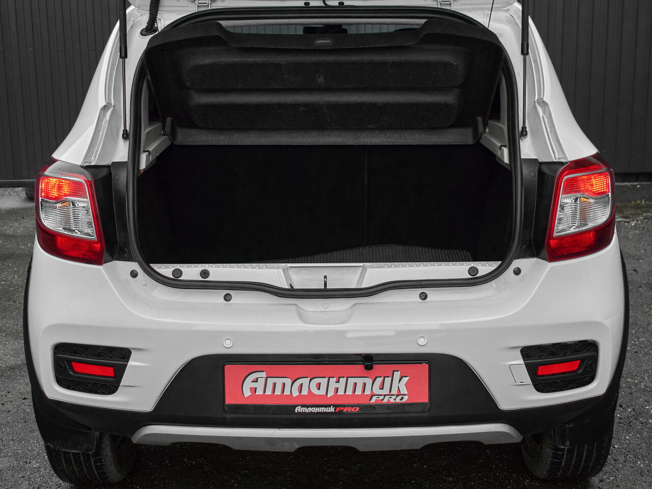 Купить Renault Sandero Stepway 1.6 AT (102 л.с.), 2018 в Екатеренбурге