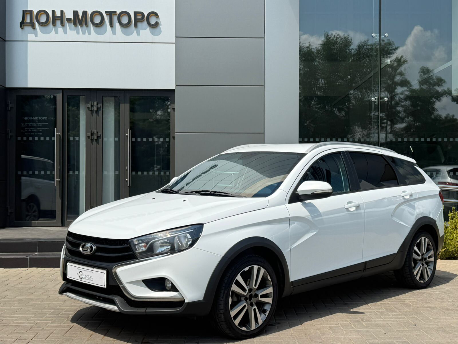 Lada (ВАЗ) Vesta SW Cross SW Cross 1.6 MT (106 л.с.) 2019