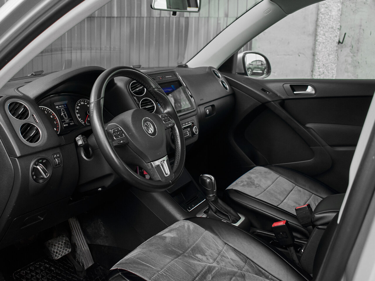 Купить Volkswagen Tiguan 2.0 AT (170 л.с.) 4WD, 2011 в Екатеренбурге
