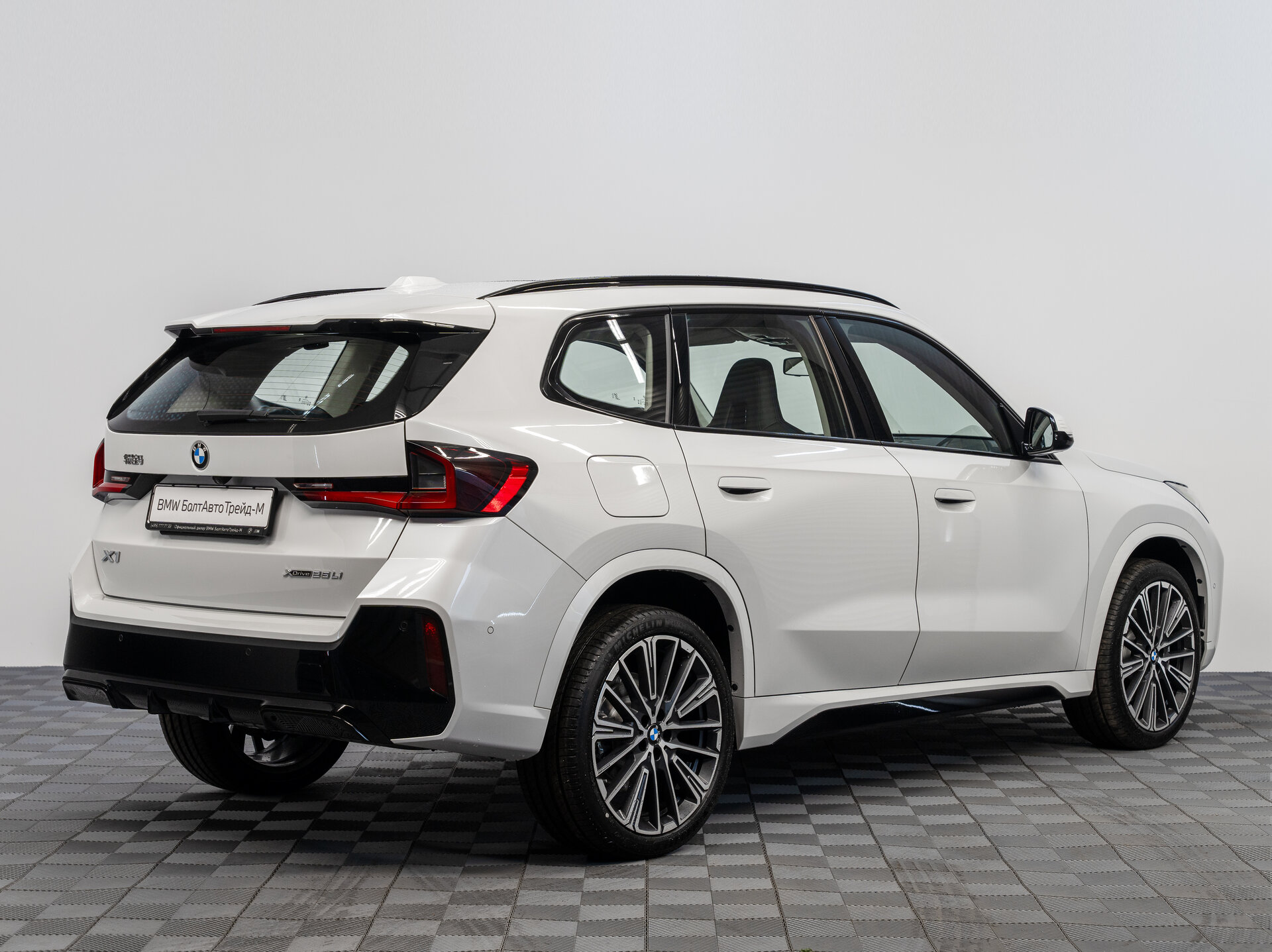Автомобиль BMW X1 25Li xDrive 2.0 AMT (204 л.с.) 4WD - 5
