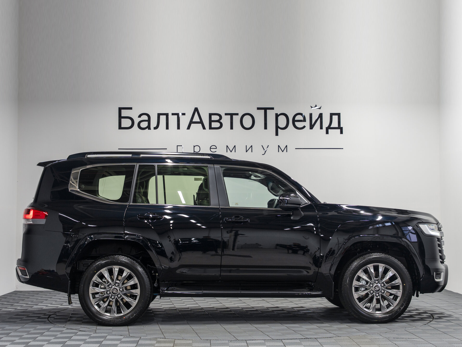 Автомобиль Toyota Land Cruiser 3.4 AT (415 л.с.) 4WD - 6