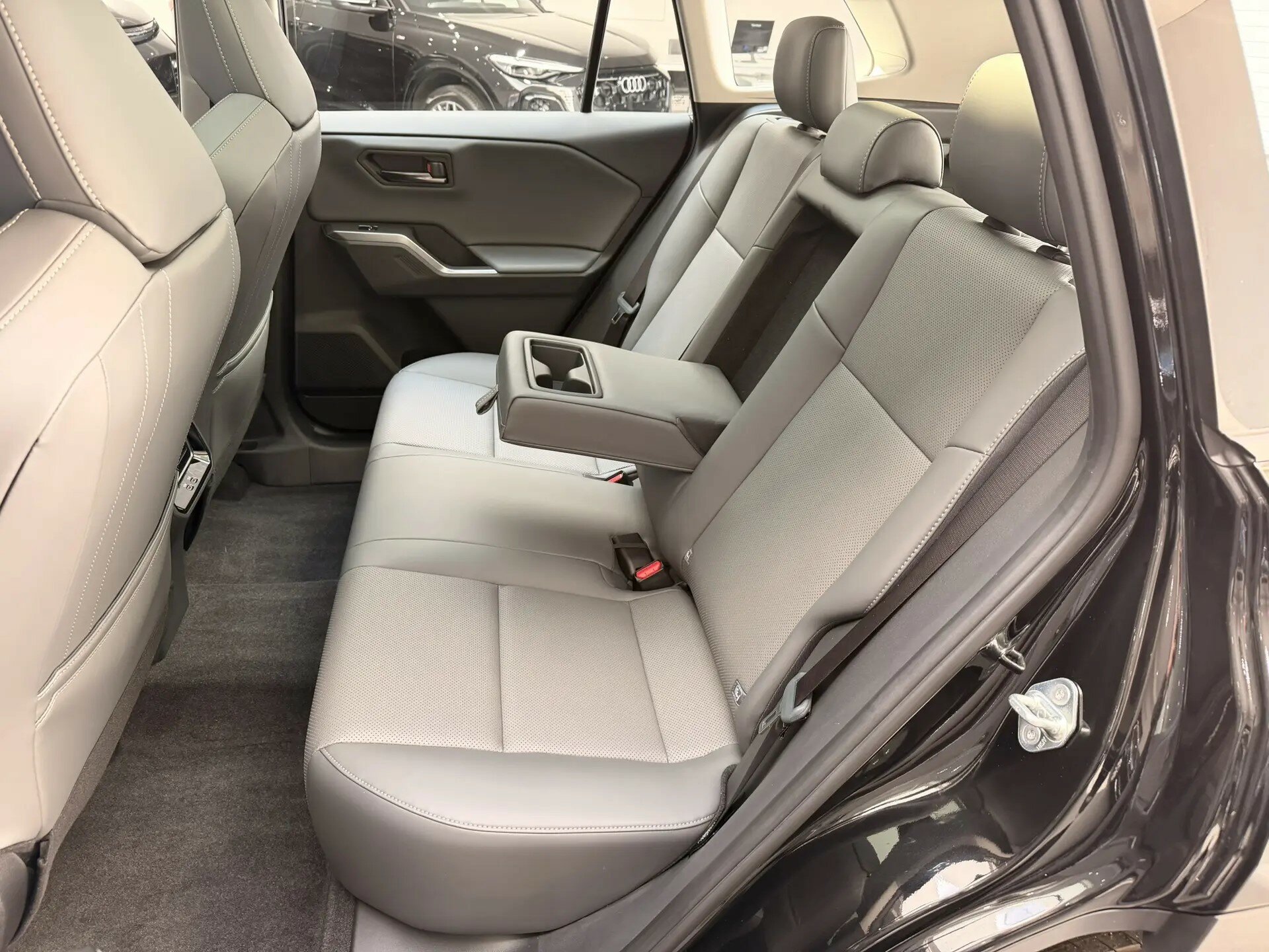 Автомобиль Toyota RAV4 2.0 CVT (171 л.с.) 4WD - 9