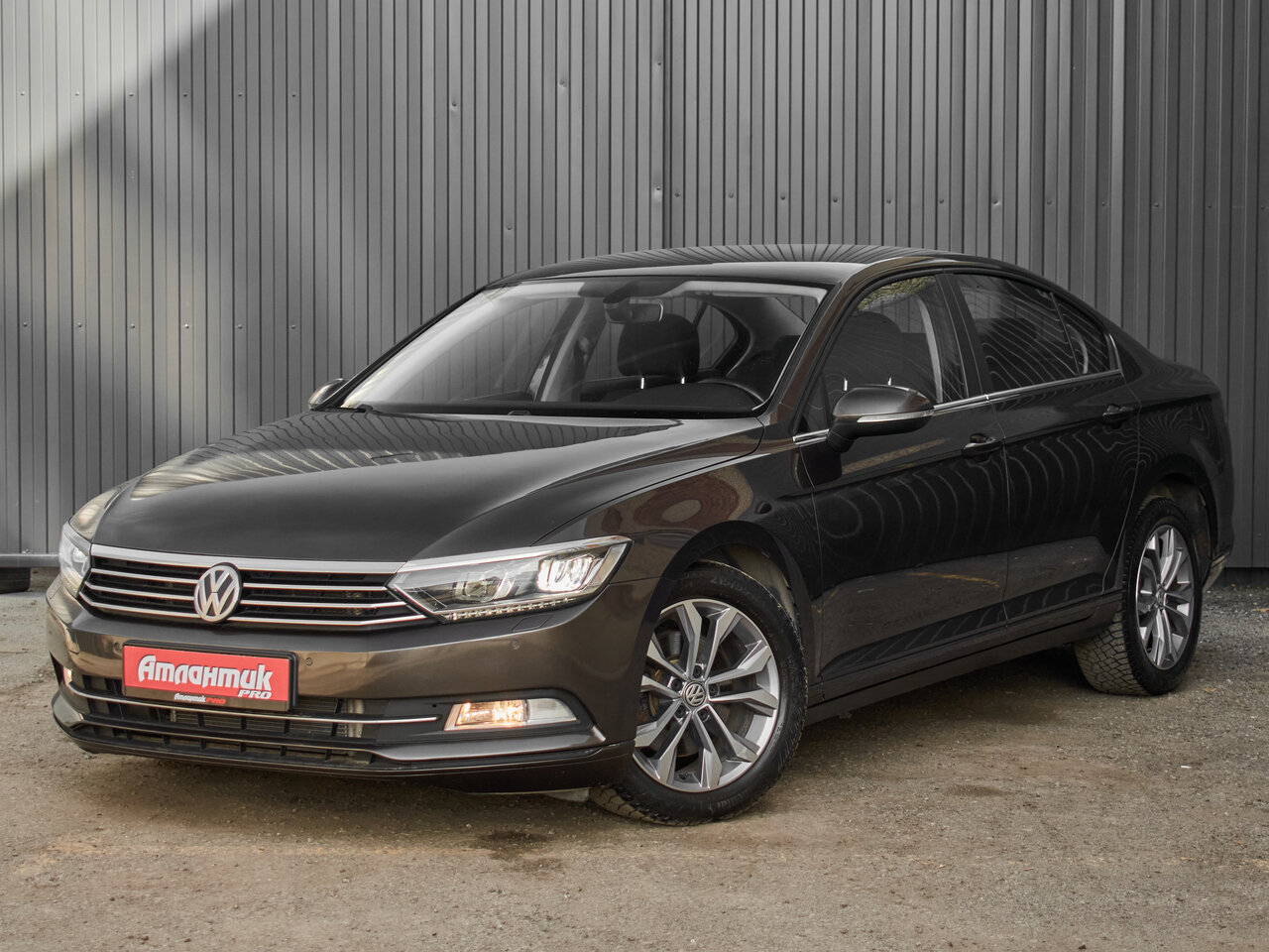 Купить Volkswagen Passat 1.8 AMT (180 л.с.), 2015 в Екатеренбурге