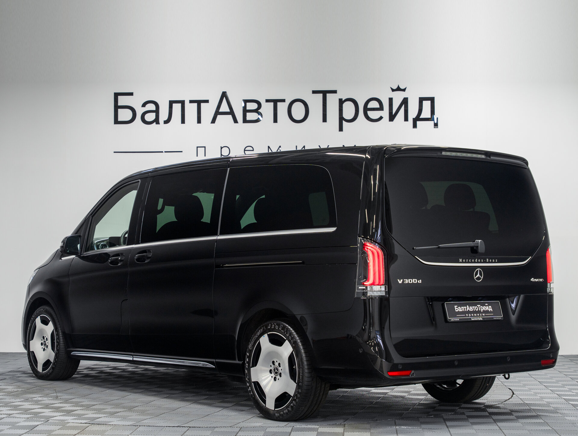 Автомобиль Mercedes-Benz V-Класс 300 d экстра длинный 2.0d AT (237 л.с.) 4WD - 9