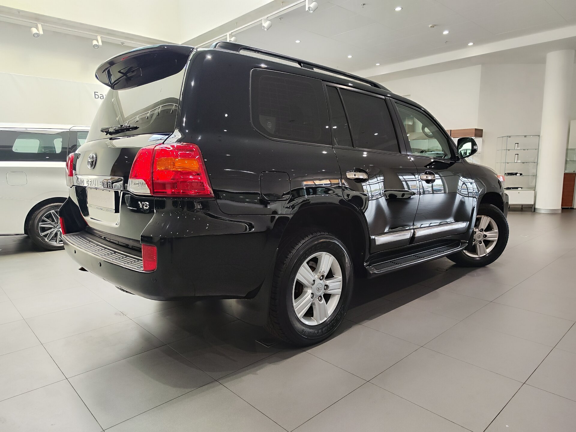 Автомобиль Toyota Land Cruiser 4.6 AT (309 л.с.) 4WD - 6