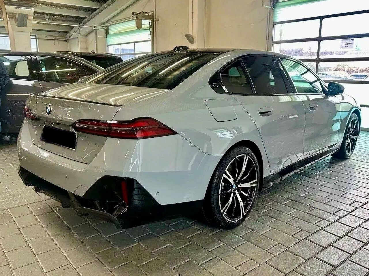 Автомобиль BMW 5 серии 540d xDrive 3.0d AT (303 л.с.) 4WD - 2