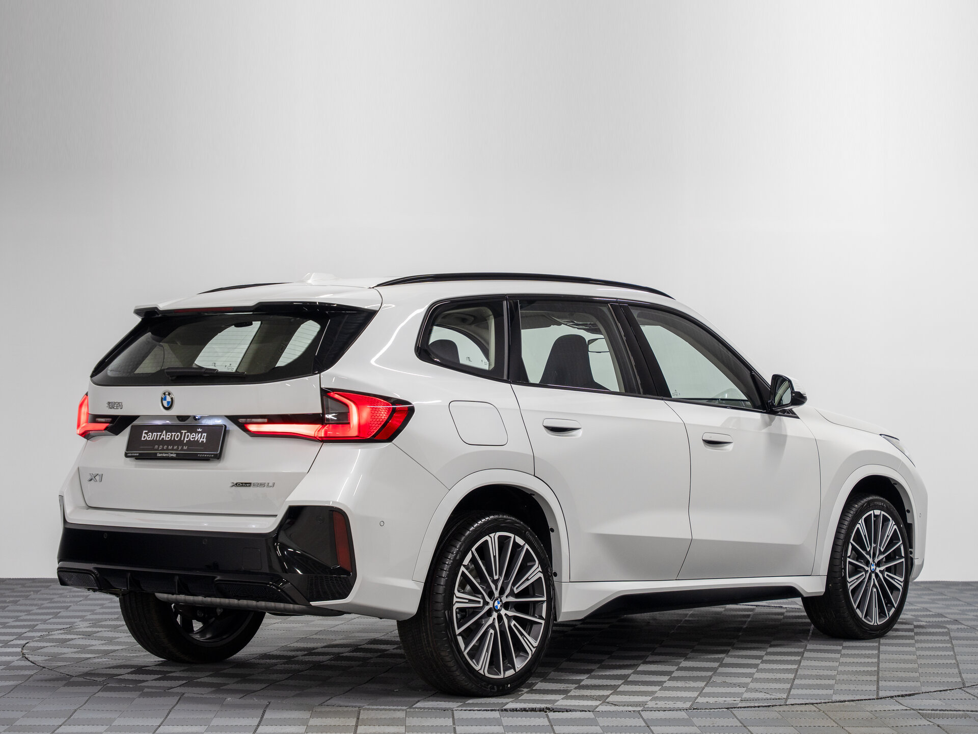 Автомобиль BMW X1 25Li xDrive 2.0 AMT (204 л.с.) 4WD - 7