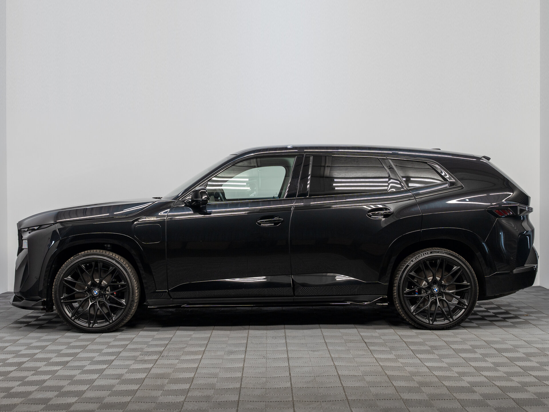Автомобиль BMW XM 4.4hyb AT (653 л.с.) 4WD - 8