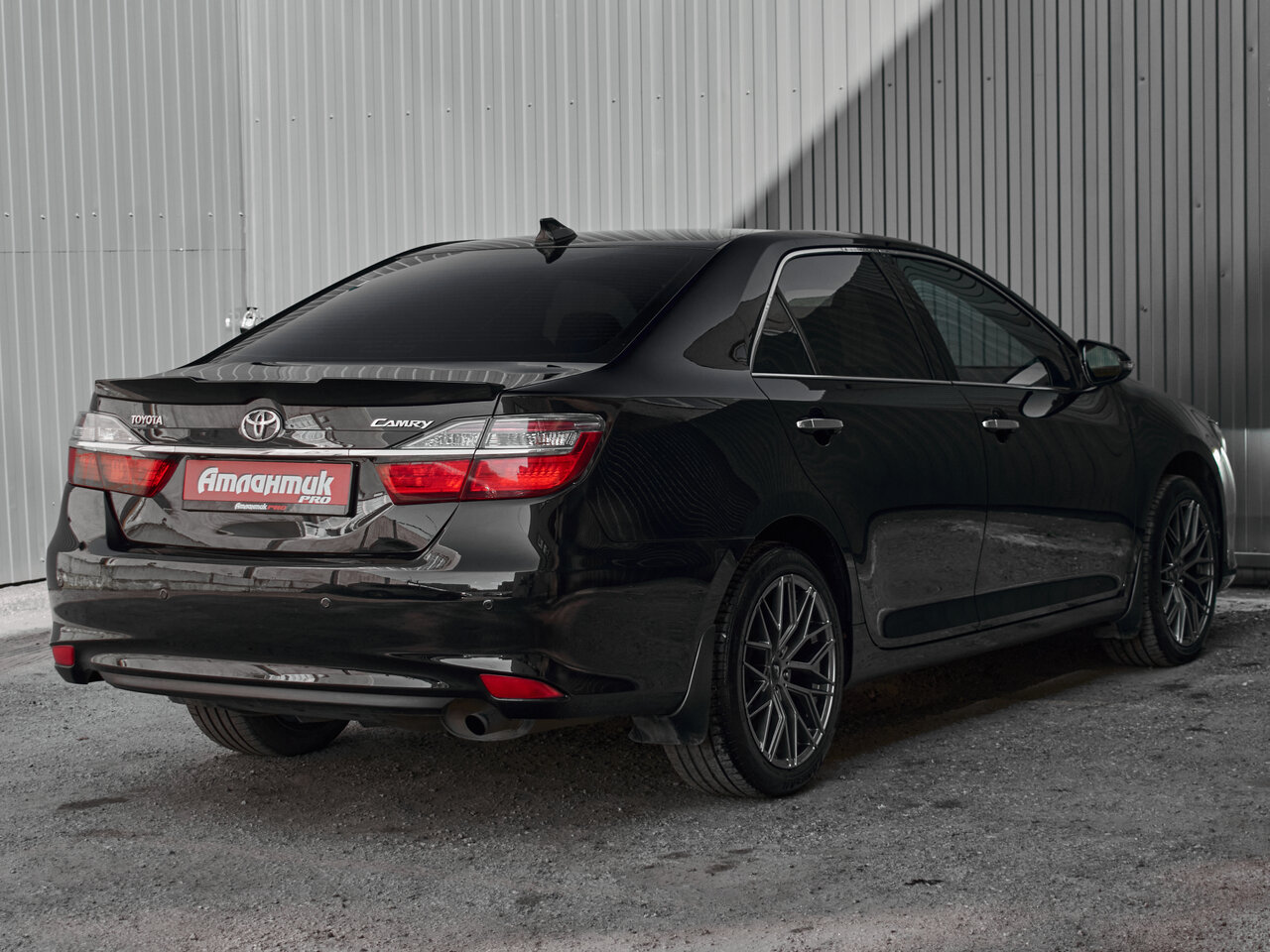 Купить Toyota Camry 2.0 AT (150 л.с.), 2015 в Екатеренбурге