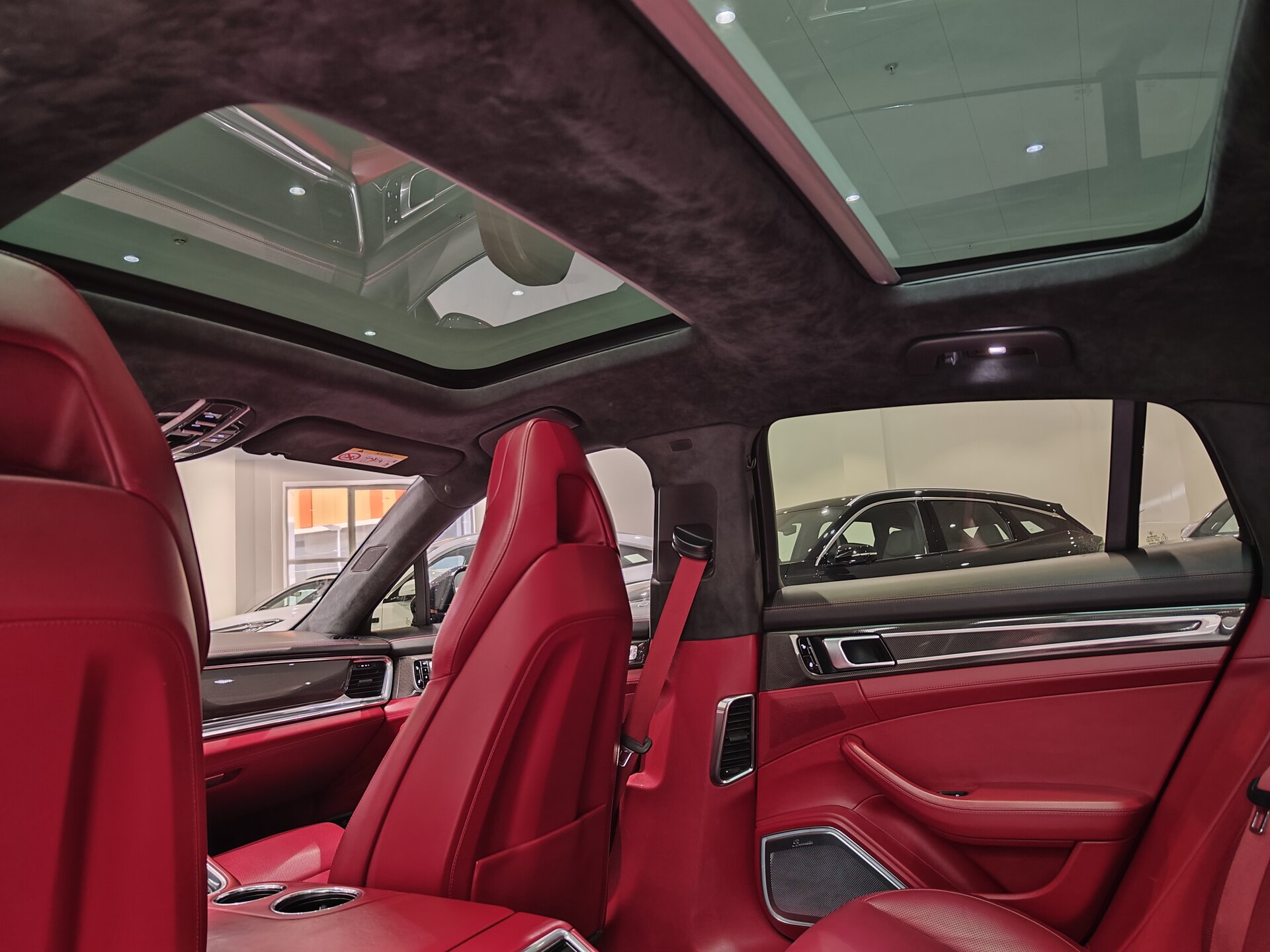 Автомобиль Porsche Panamera Turbo 4.0 AMT (550 л.с.) 4WD - 10