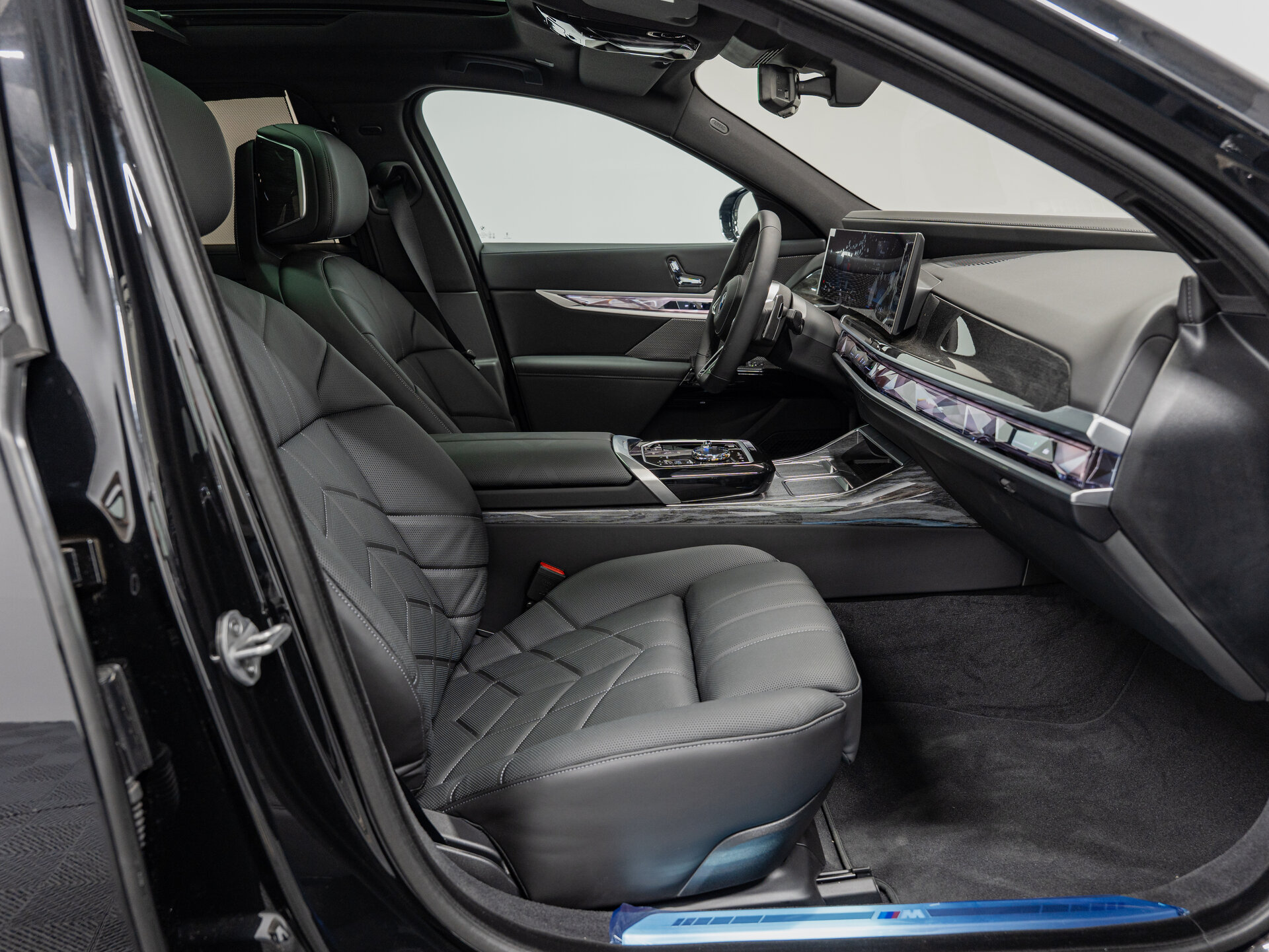 Автомобиль BMW 7 серии 740i xDrive 3.0 AT (380 л.с.) 4WD - 14