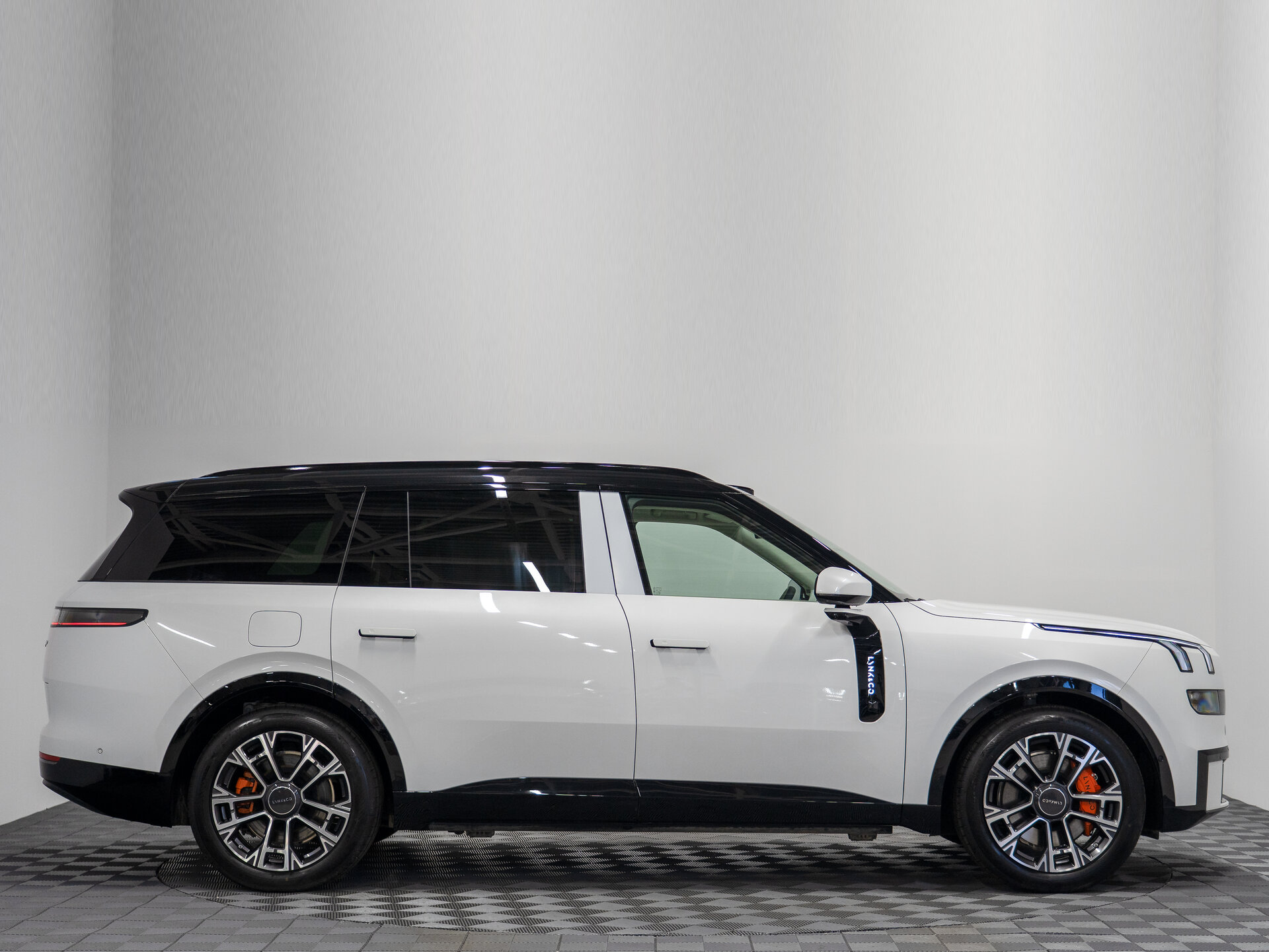 Автомобиль Lynk & Co 900 2.0hyb AT (734 л.с.) 4WD - 6
