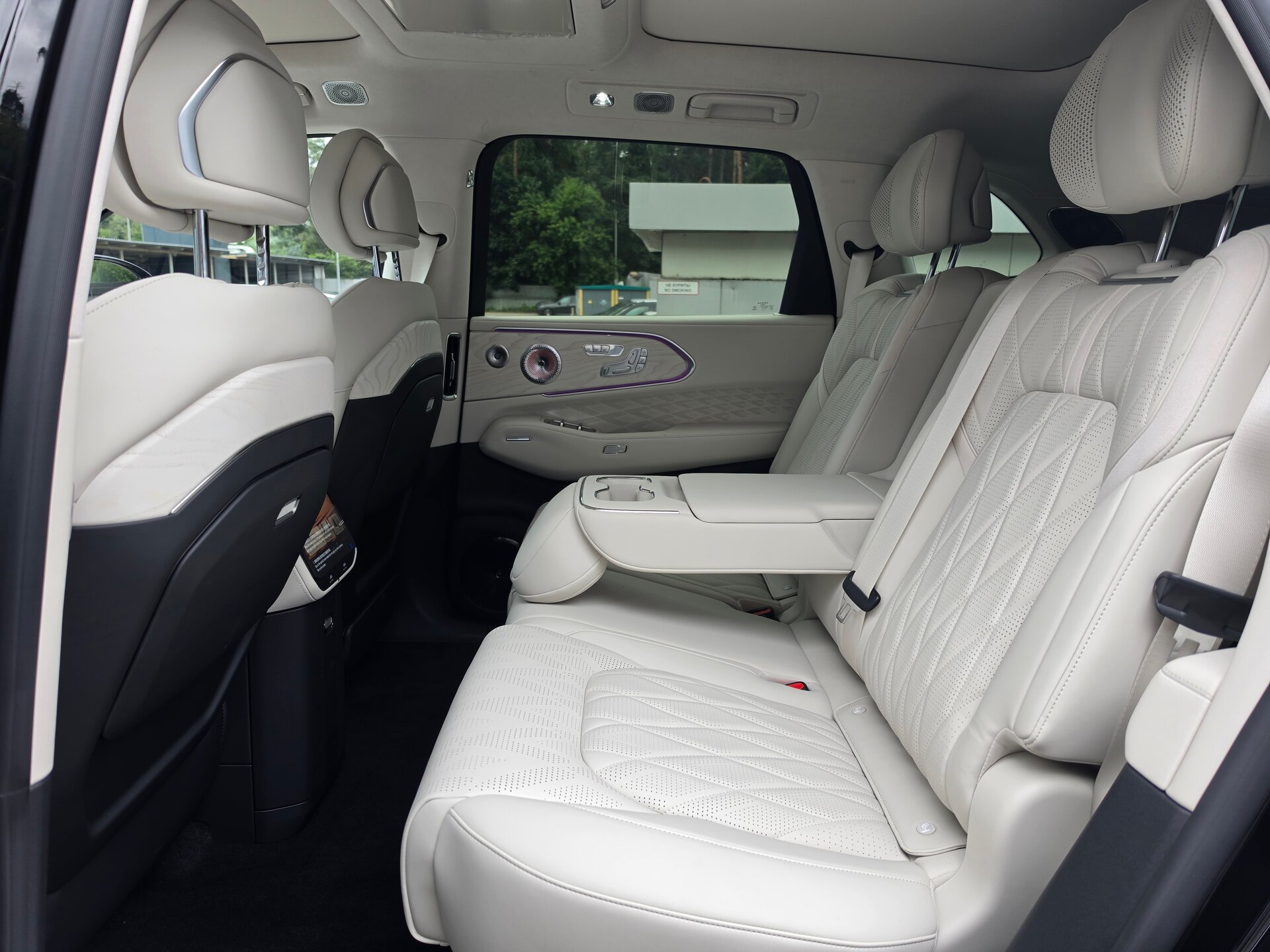 Автомобиль Zeekr 8X 70 kWh 2.0hyb AT (898 л.с.) 4WD - 17