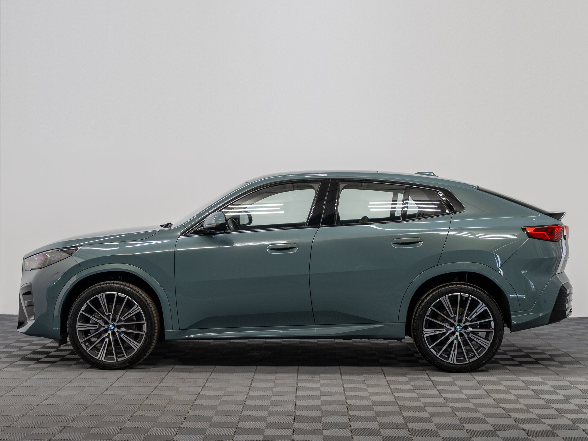 Автомобиль BMW X2 xDrive25i 2.0 AMT (204 л.с.) 4WD - 8
