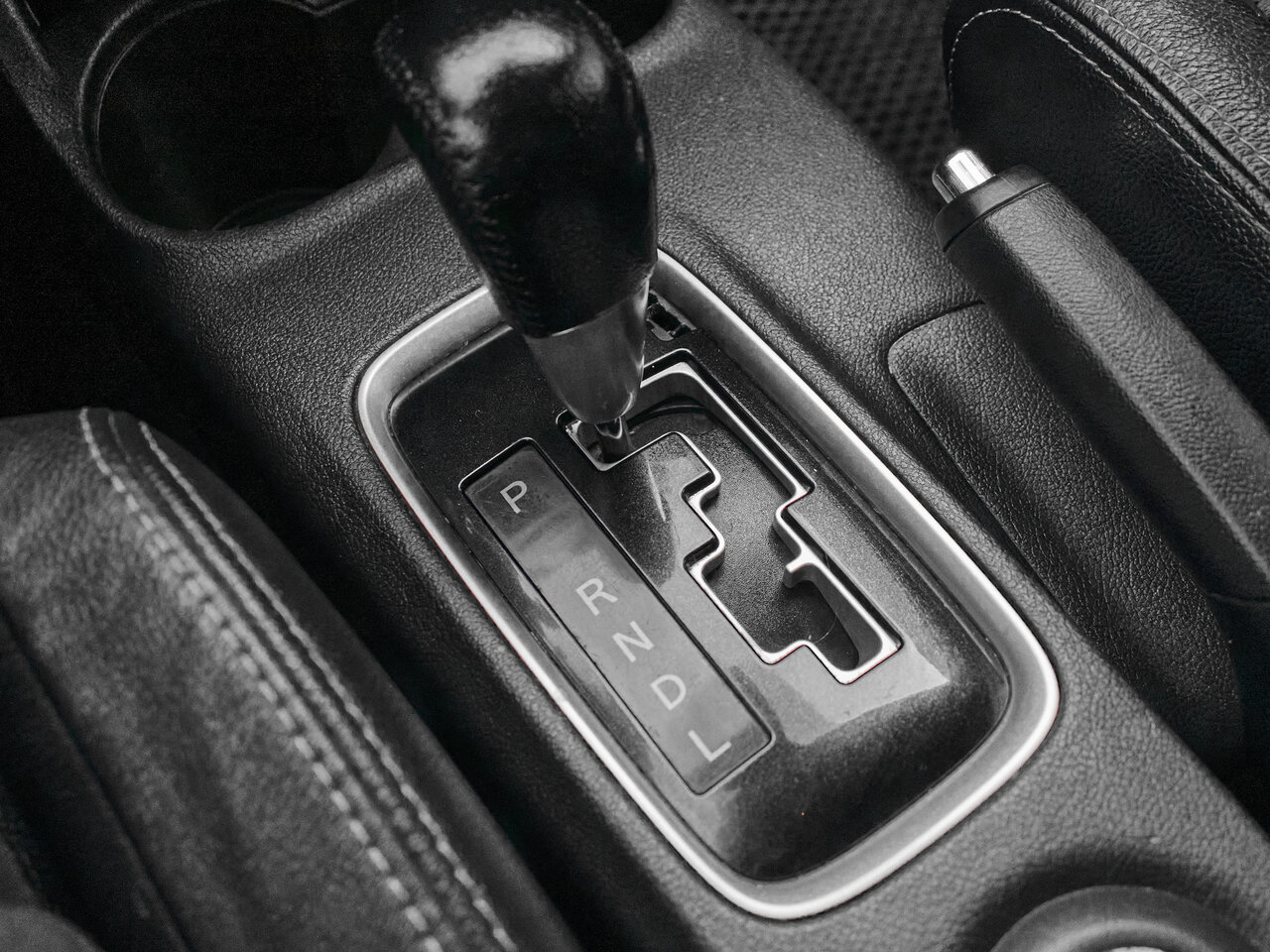 Купить Mitsubishi Outlander 2.4 CVT (167 л.с.) 4WD, 2015 в Екатеренбурге