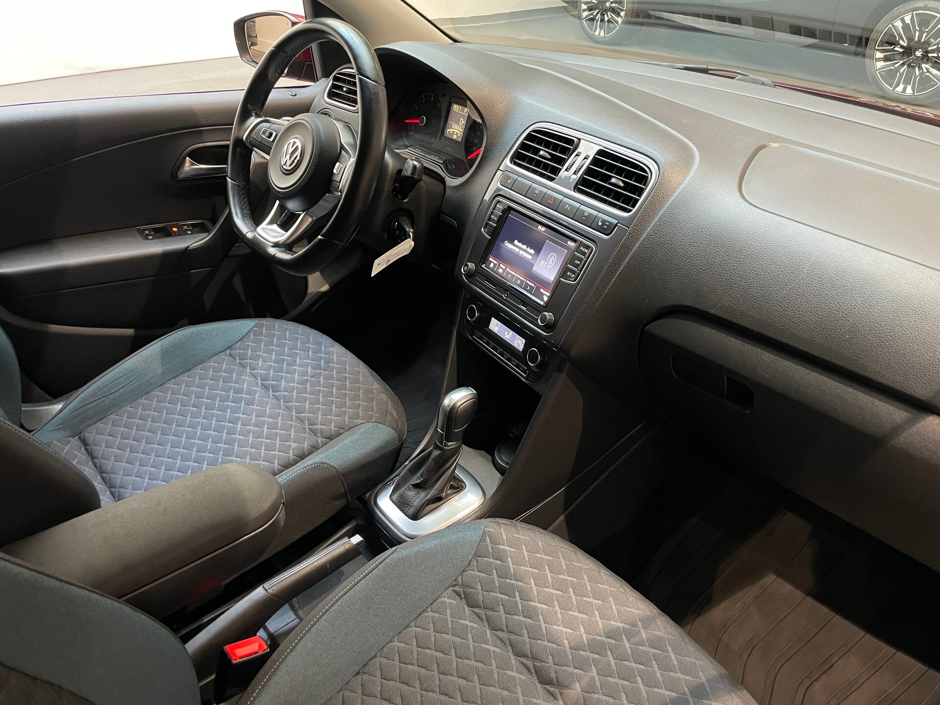 Автомобиль Volkswagen Polo 1.6 AT (110 л.с.) - 11