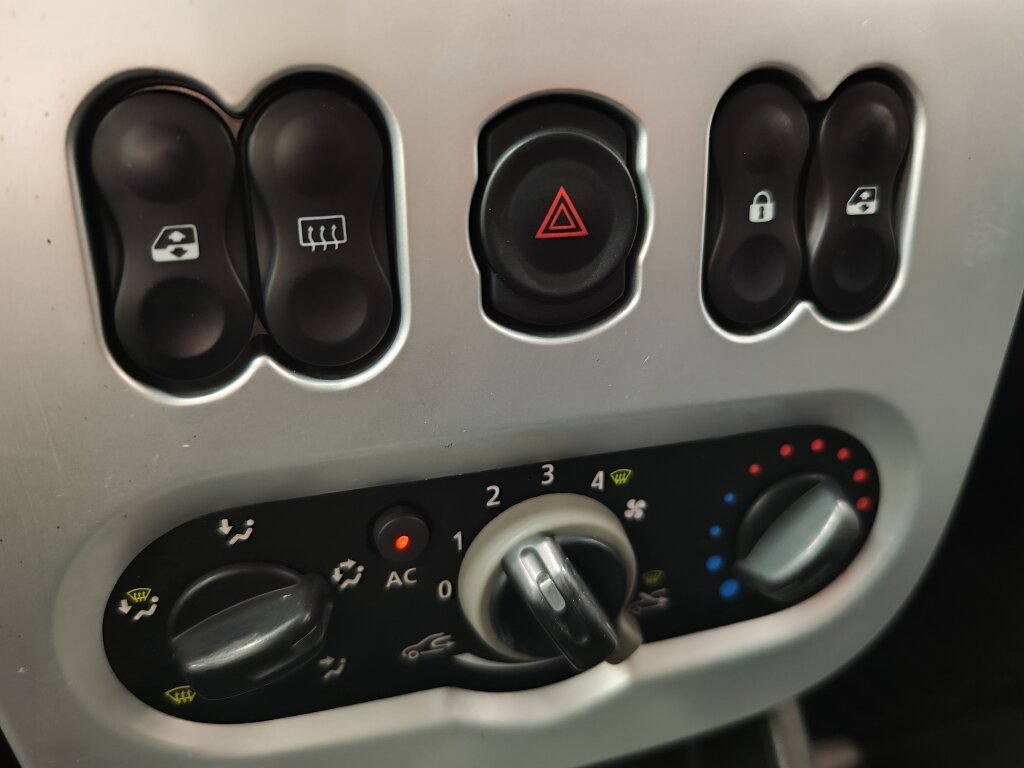 Автомобиль Renault Sandero Stepway 1.6 AT (103 л.с.) - 16