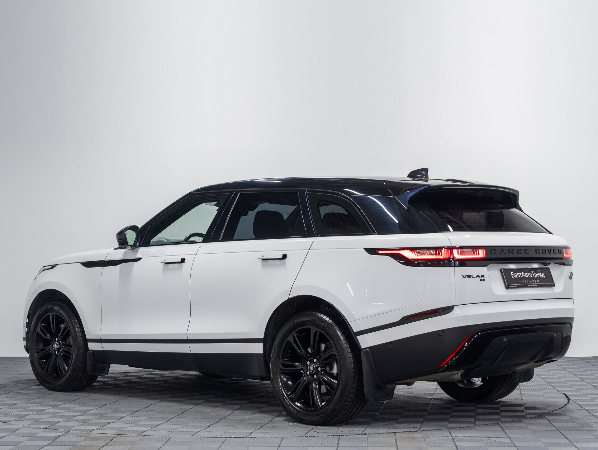 Автомобиль Land Rover Range Rover Velar 2.0 AT (250 л.с.) 4WD - 9