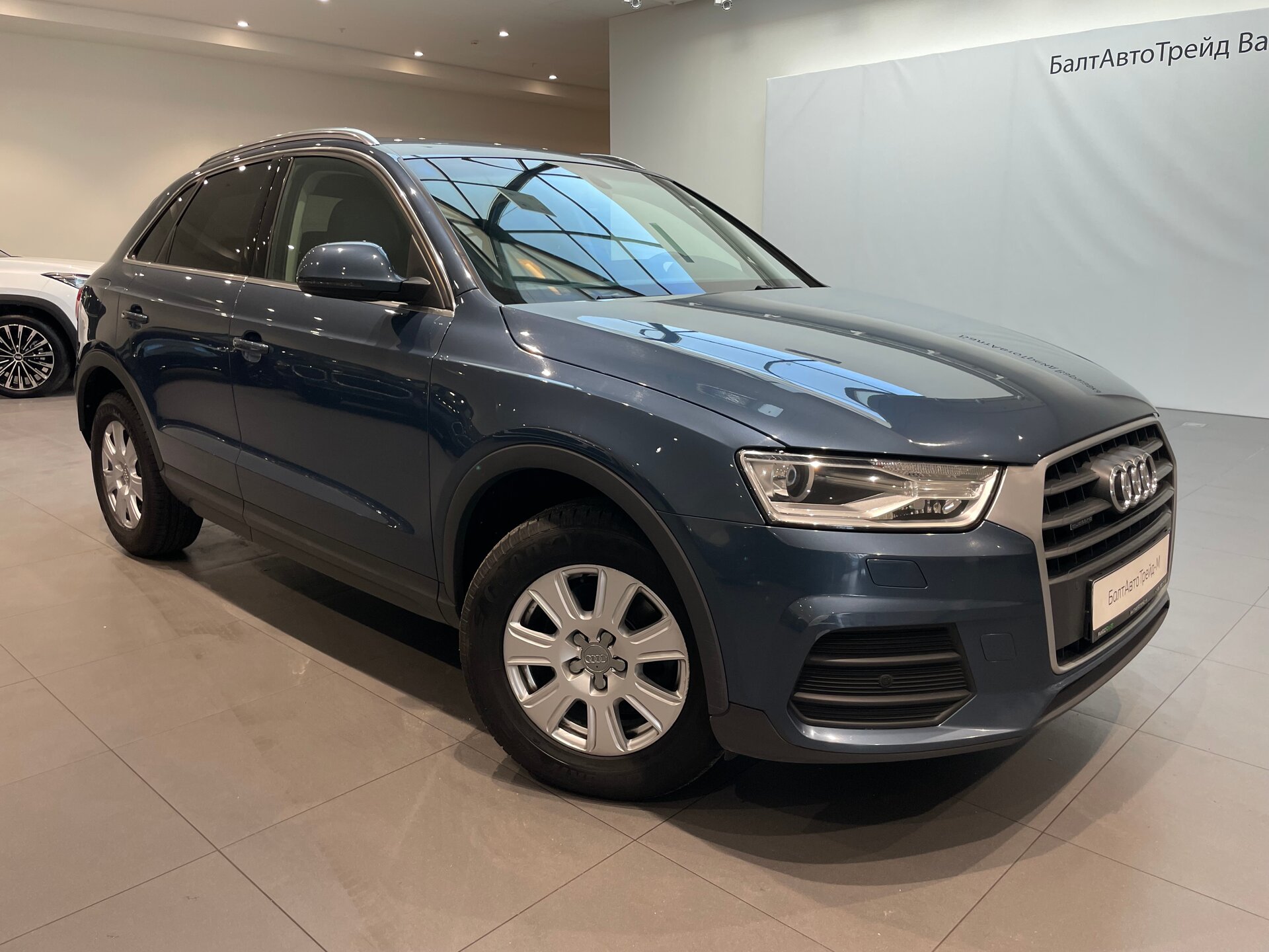 Автомобиль Audi Q3 2.0 AMT (180 л.с.) 4WD - 3