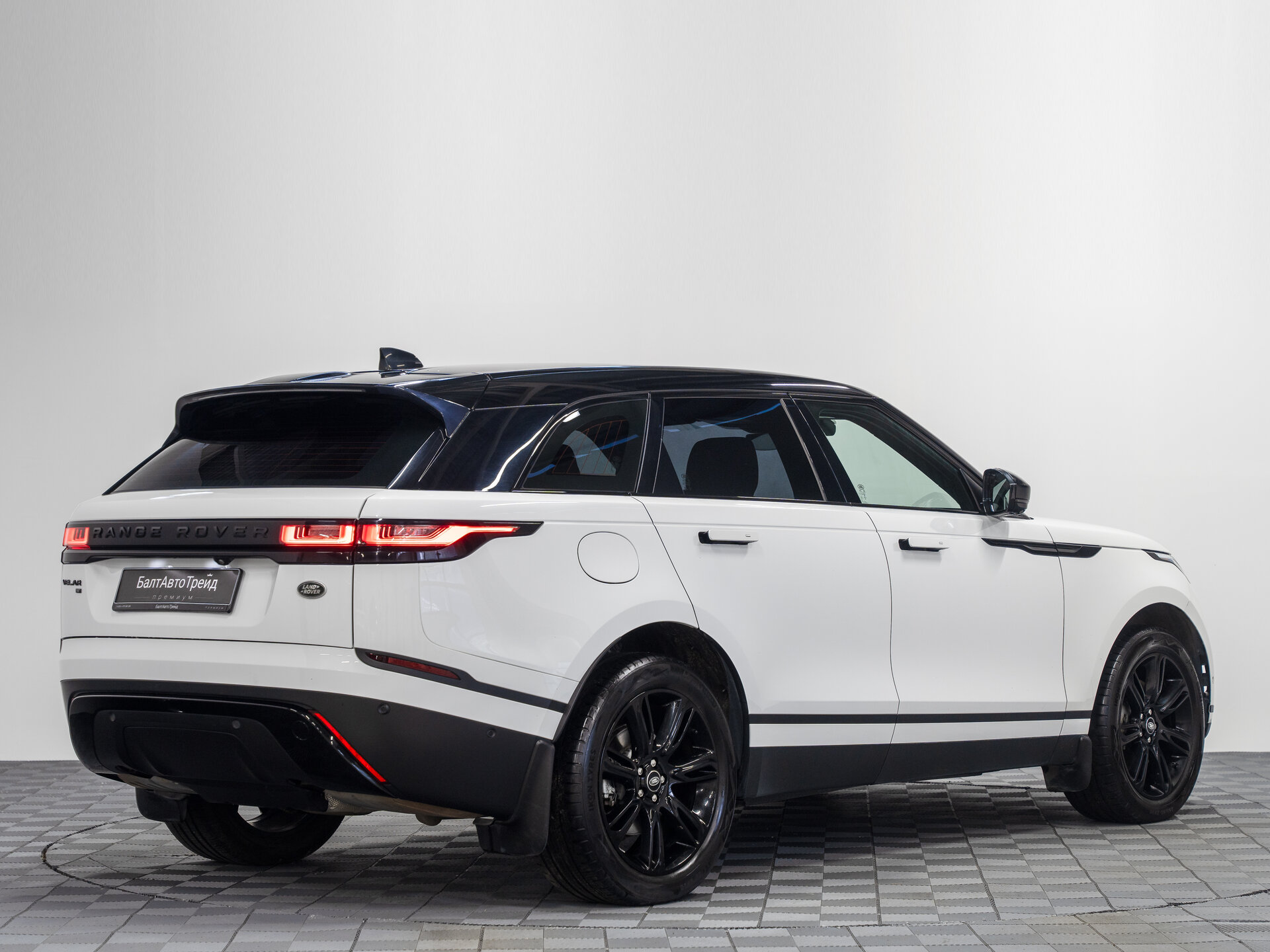 Автомобиль Land Rover Range Rover Velar 2.0 AT (250 л.с.) 4WD - 7