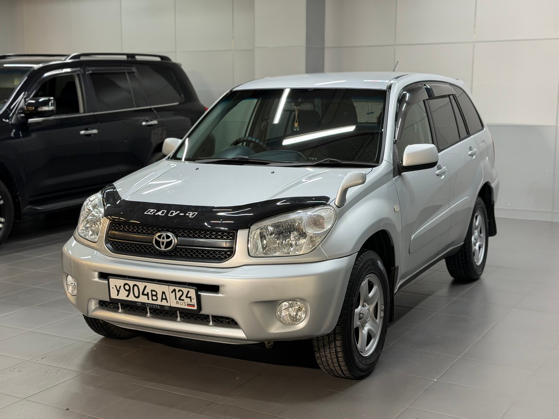Toyota RAV4 — фото 1