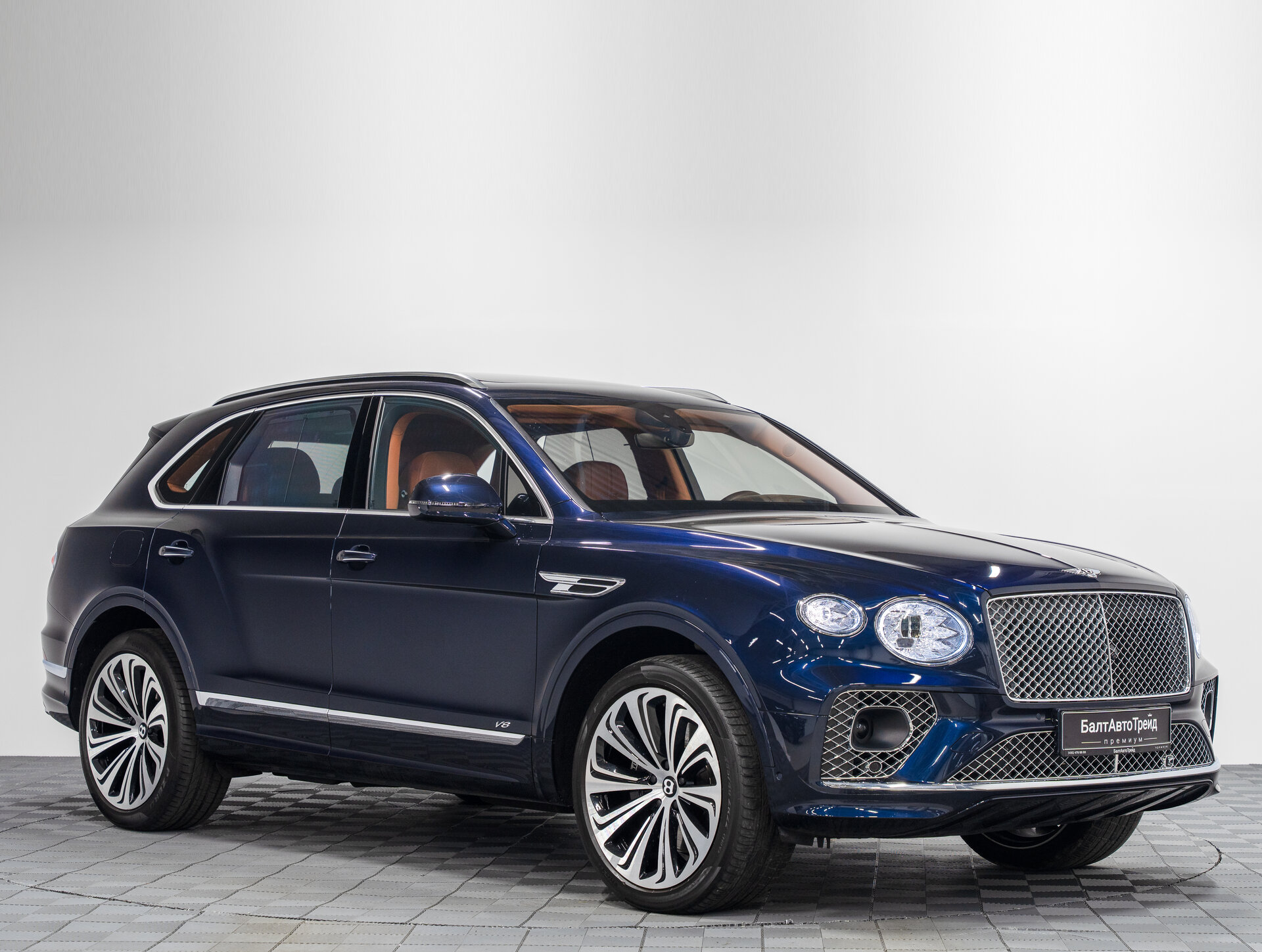Автомобиль Bentley Bentayga 4.0 AT (550 л.с.) 4WD - 6