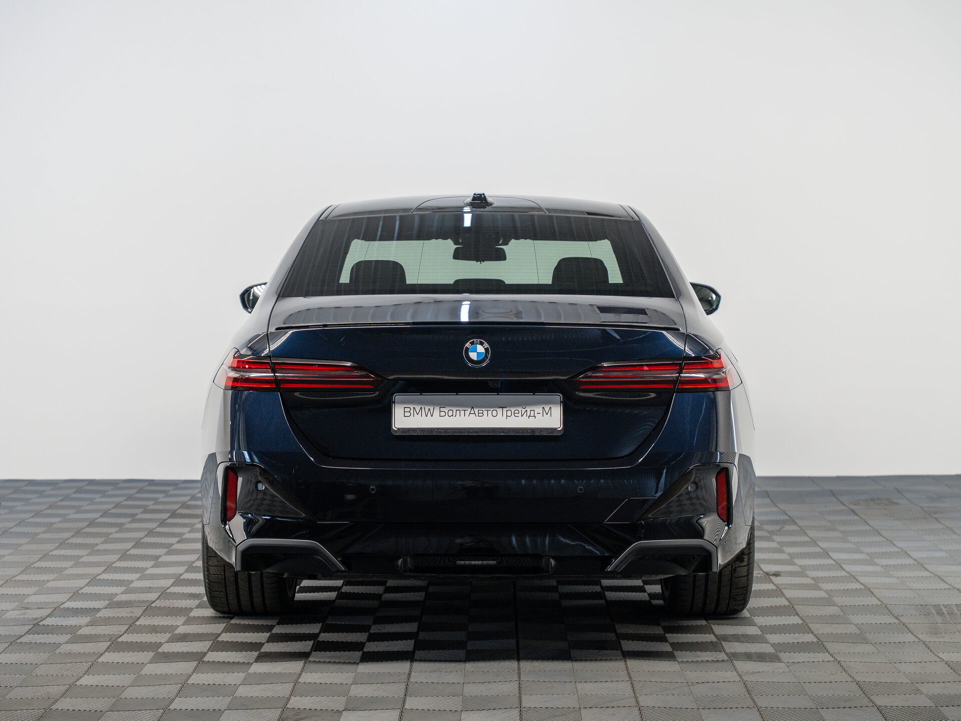 Автомобиль BMW 5 серии 520d xDrive 2.0d AT (197 л.с.) 4WD - 6