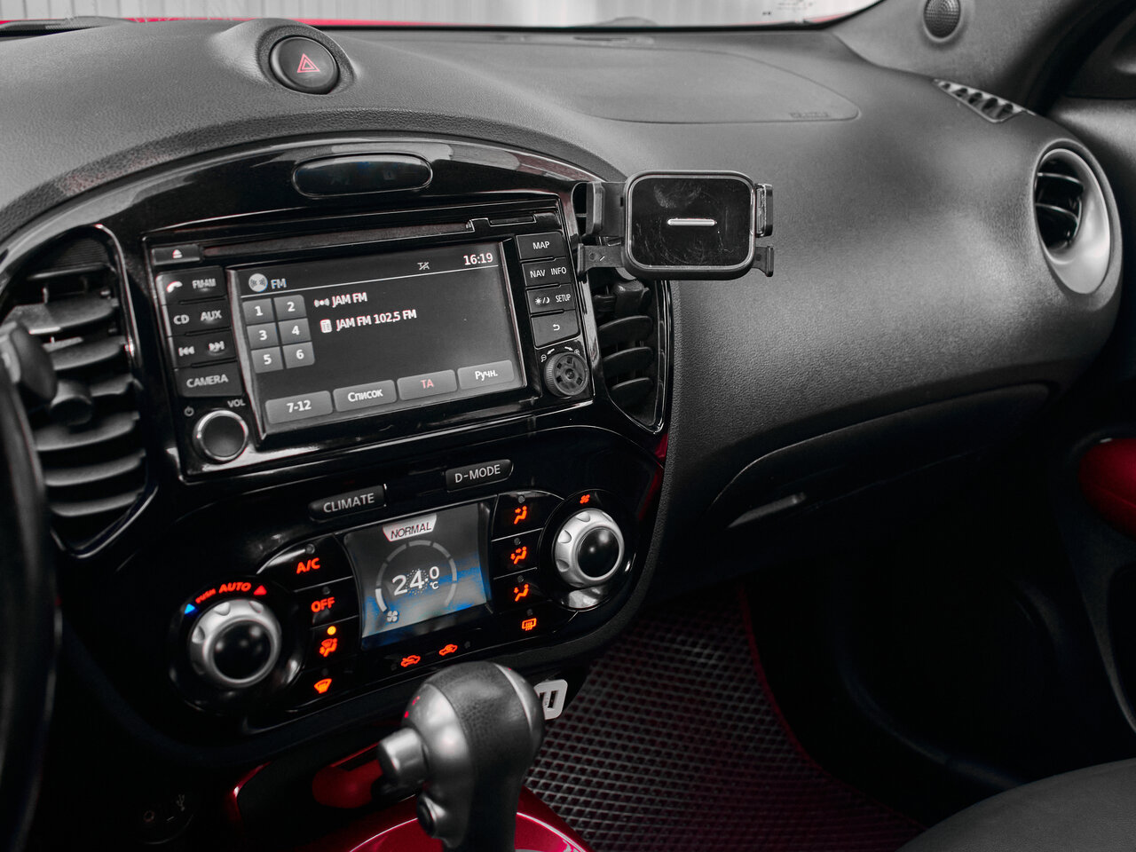 Купить Nissan Juke 1.6 CVT (117 л.с.), 2013 в Екатеренбурге