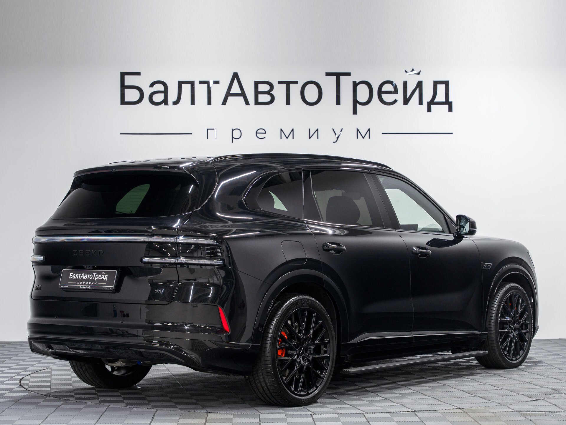 Автомобиль Zeekr 8X 70 kWh 2.0hyb AT (898 л.с.) 4WD - 7