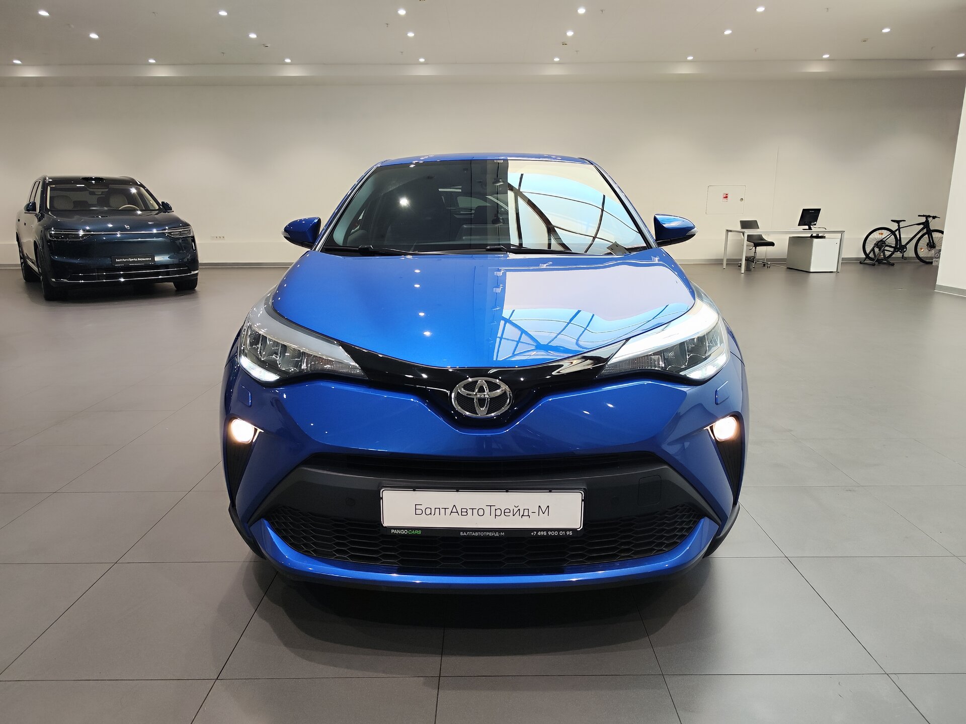 Автомобиль Toyota C-HR 2.0 CVT (148 л.с.) - 2