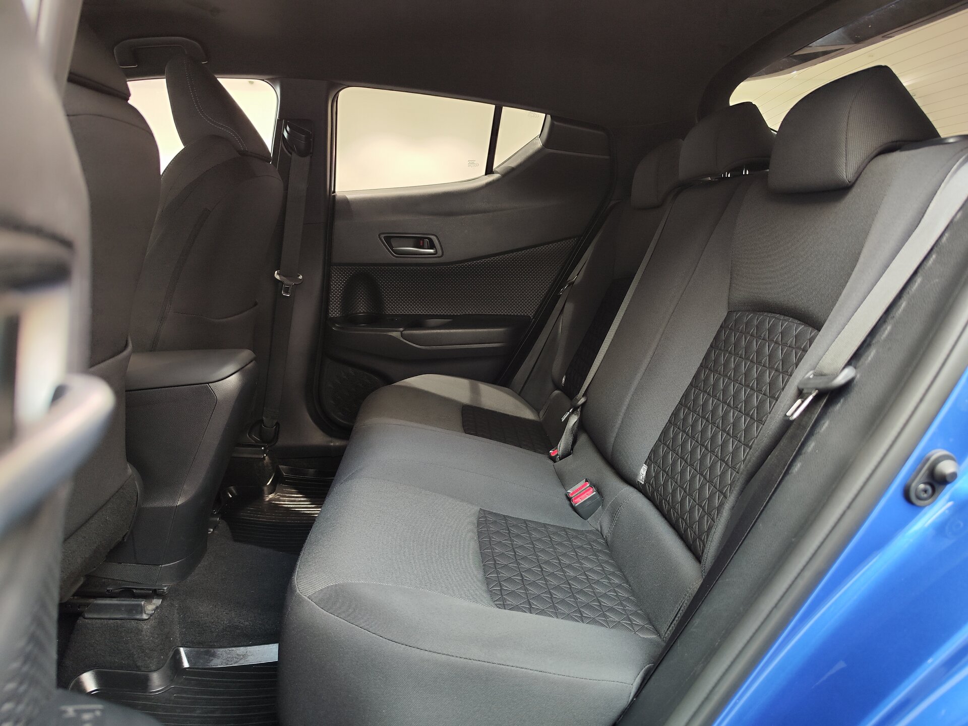 Автомобиль Toyota C-HR 2.0 CVT (148 л.с.) - 9