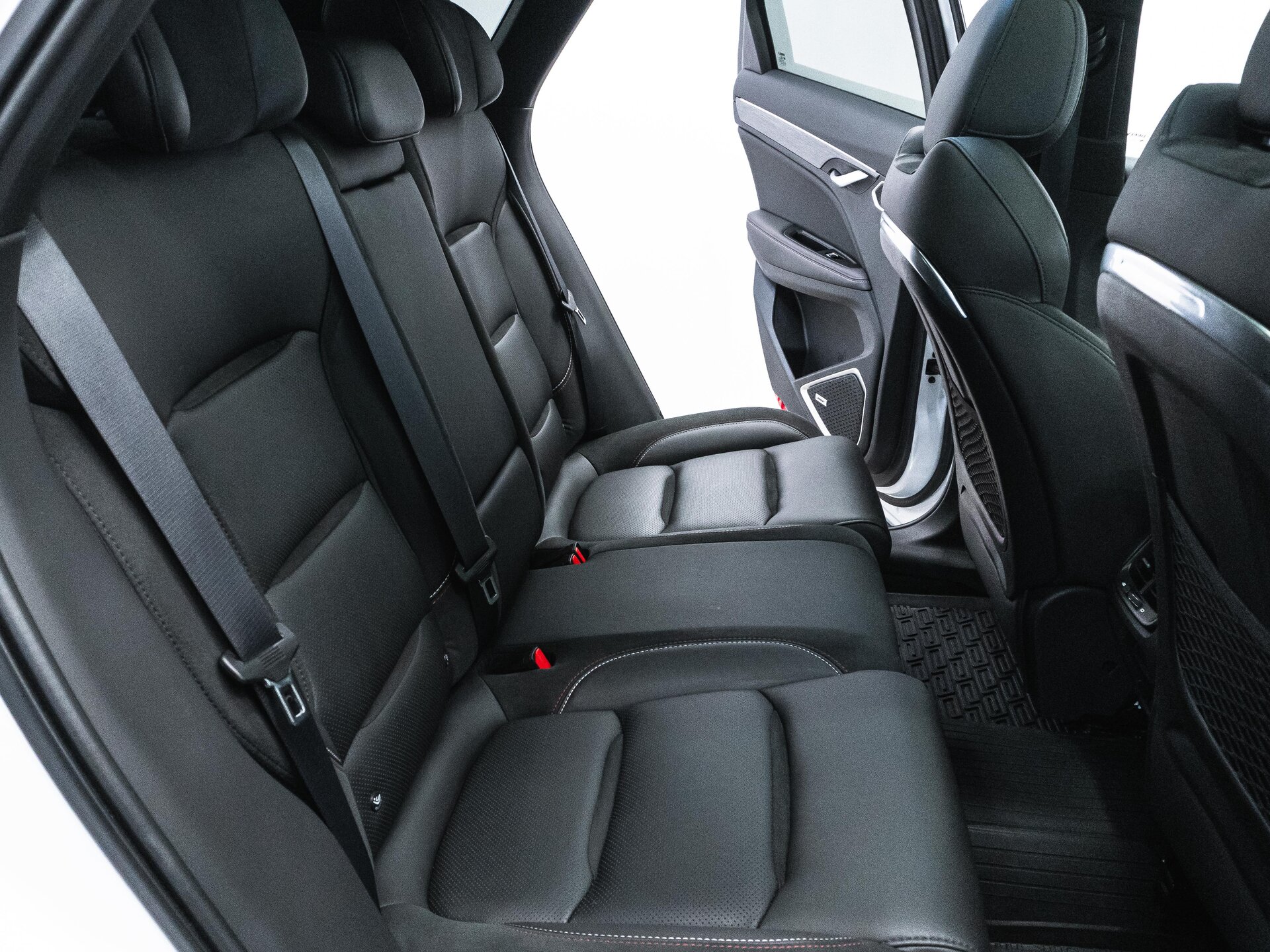 Geely Tugella 2022 32