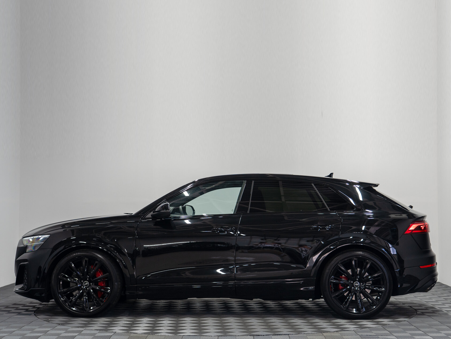 Автомобиль Audi SQ8 4.0 AT (507 л.с.) 4WD - 11
