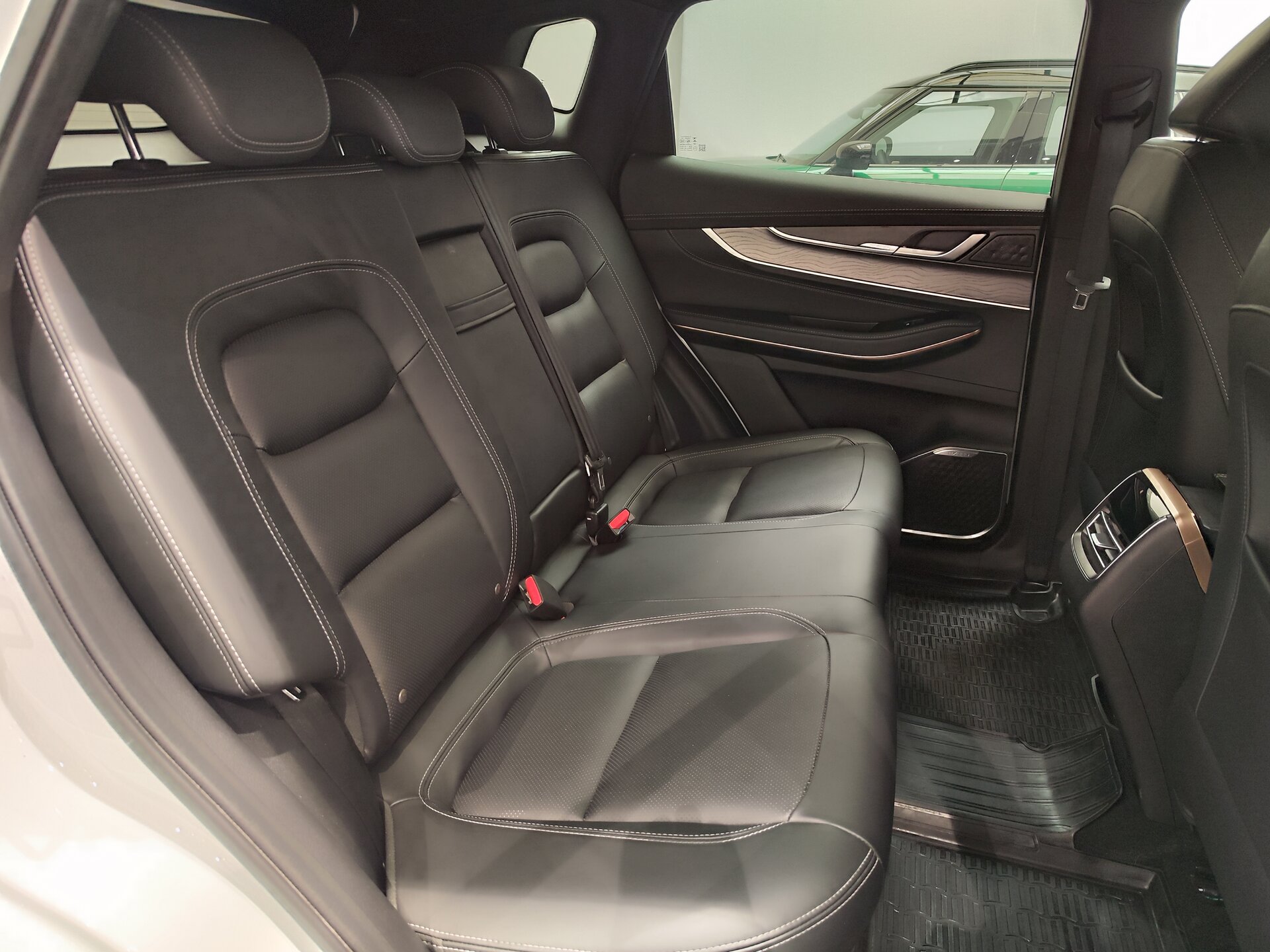 Автомобиль EXEED LX 1.5 CVT (147 л.с.) - 10