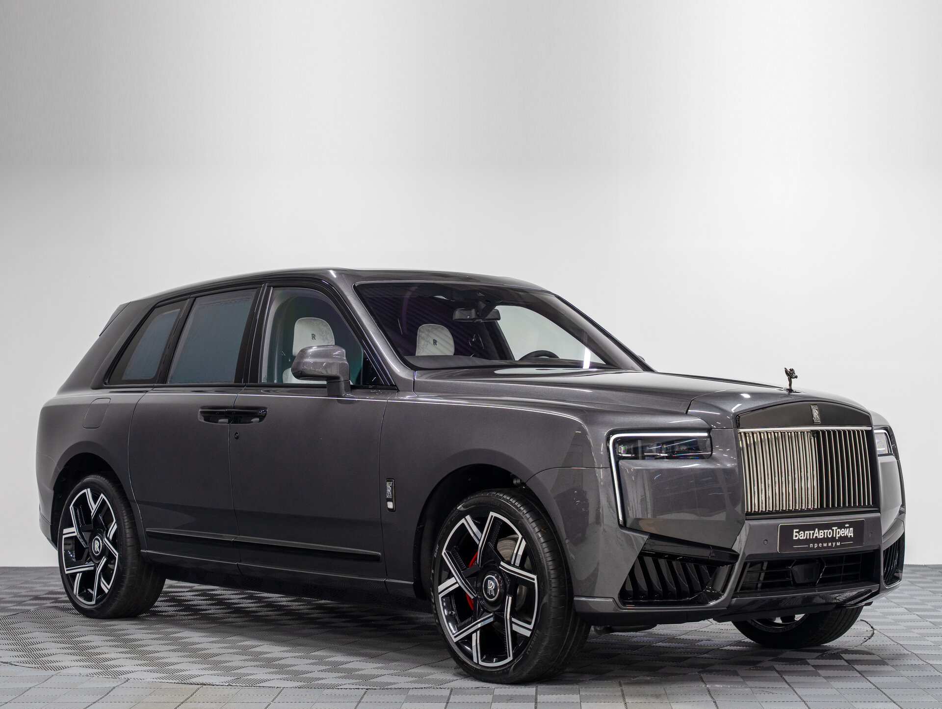 Автомобиль Rolls-Royce Cullinan Black Badge 6.8 AT (600 л.с.) 4WD - 6