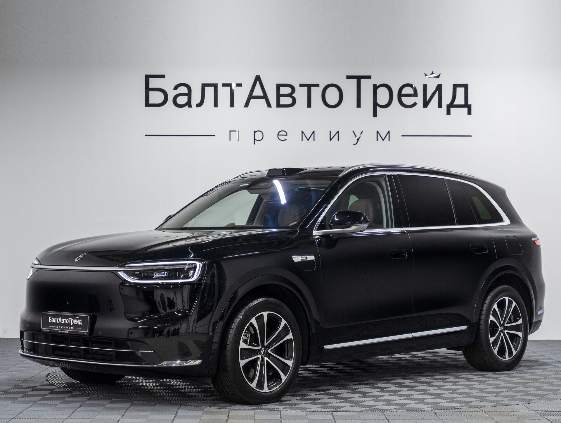 Автомобиль Aito M7 53.4 kWh 1.5hyb AT (533 л.с.) 4WD - 1
