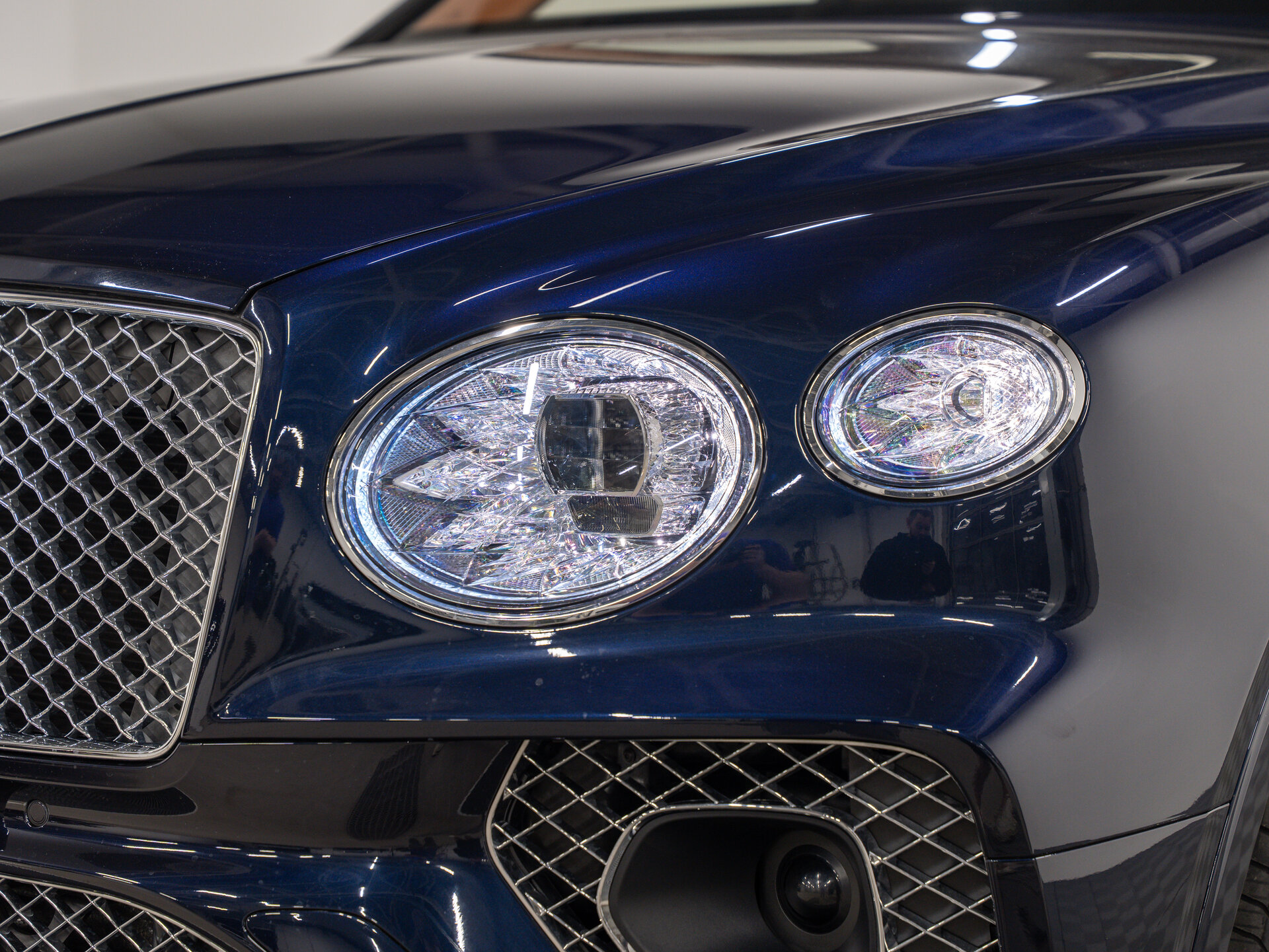 Автомобиль Bentley Bentayga 4.0 AT (550 л.с.) 4WD - 2