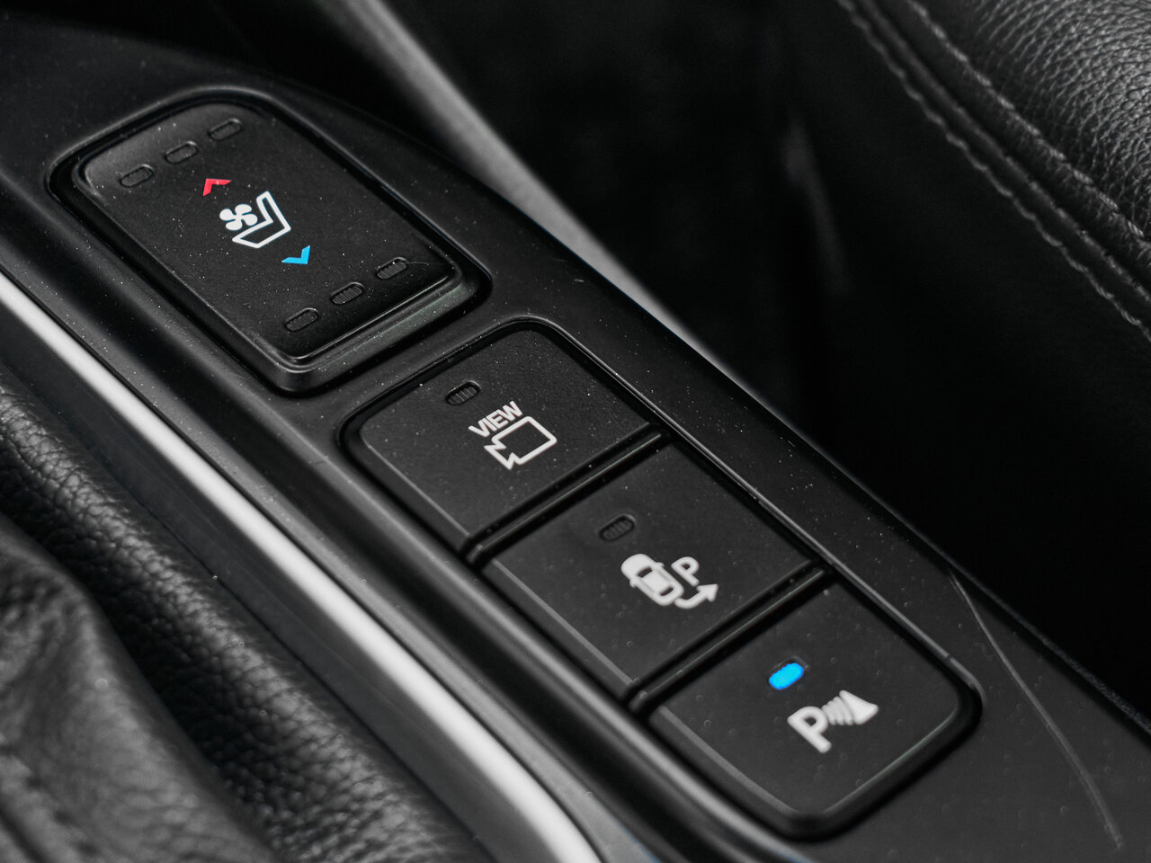 Купить Hyundai Santa Fe 2.4 AT (171 л.с.) 4WD, 2017 в Екатеренбурге