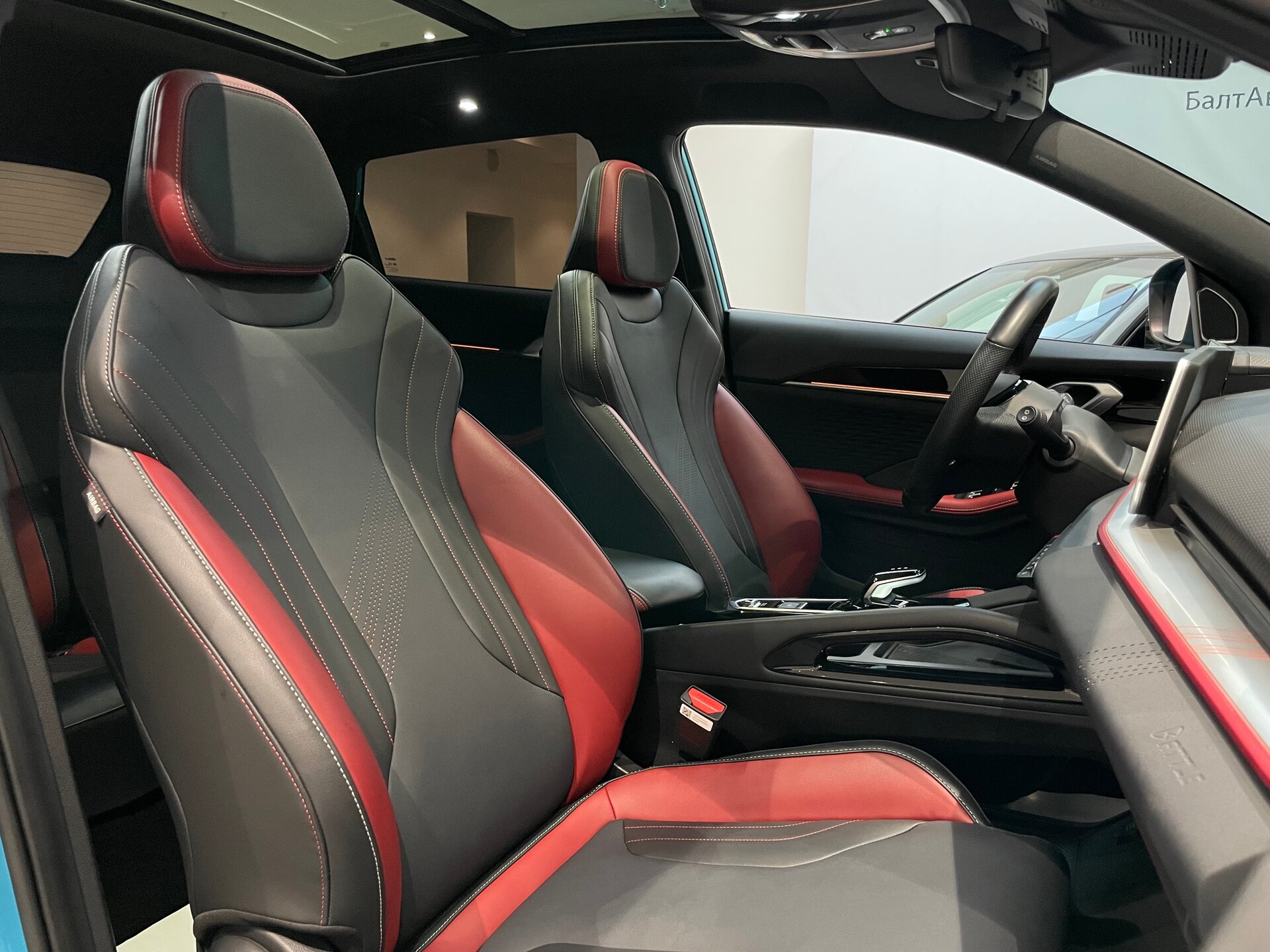 Автомобиль Geely Coolray 1.5 AMT (147 л.с.) - 12