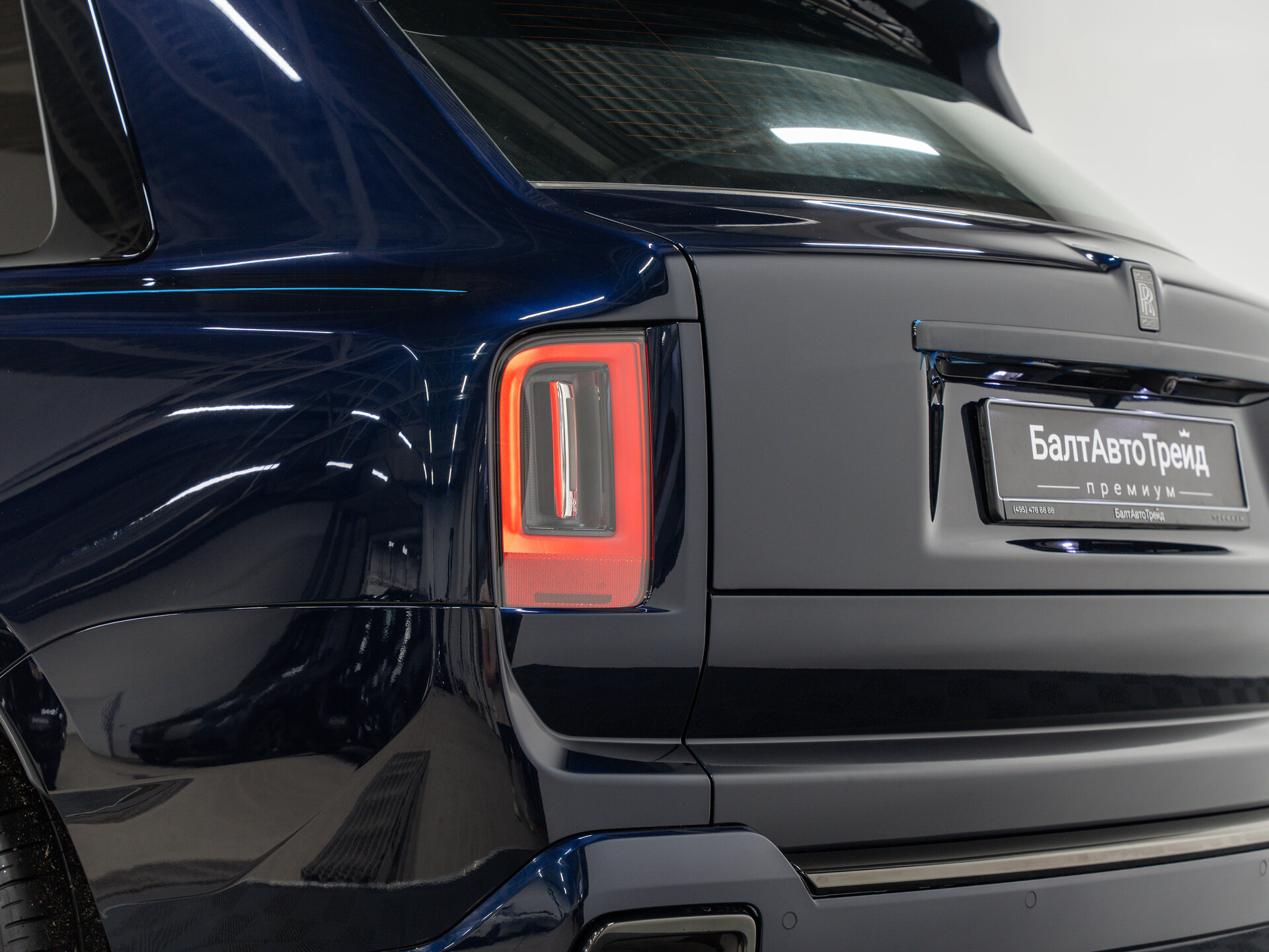 Автомобиль Rolls-Royce Cullinan Black Badge 6.8 AT (600 л.с.) 4WD - 11