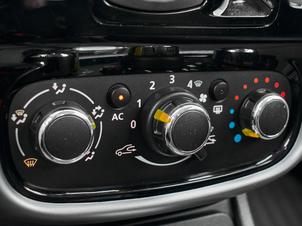Купить Renault Duster 1.6 MT (102 л.с.), 2014 в Екатеренбурге