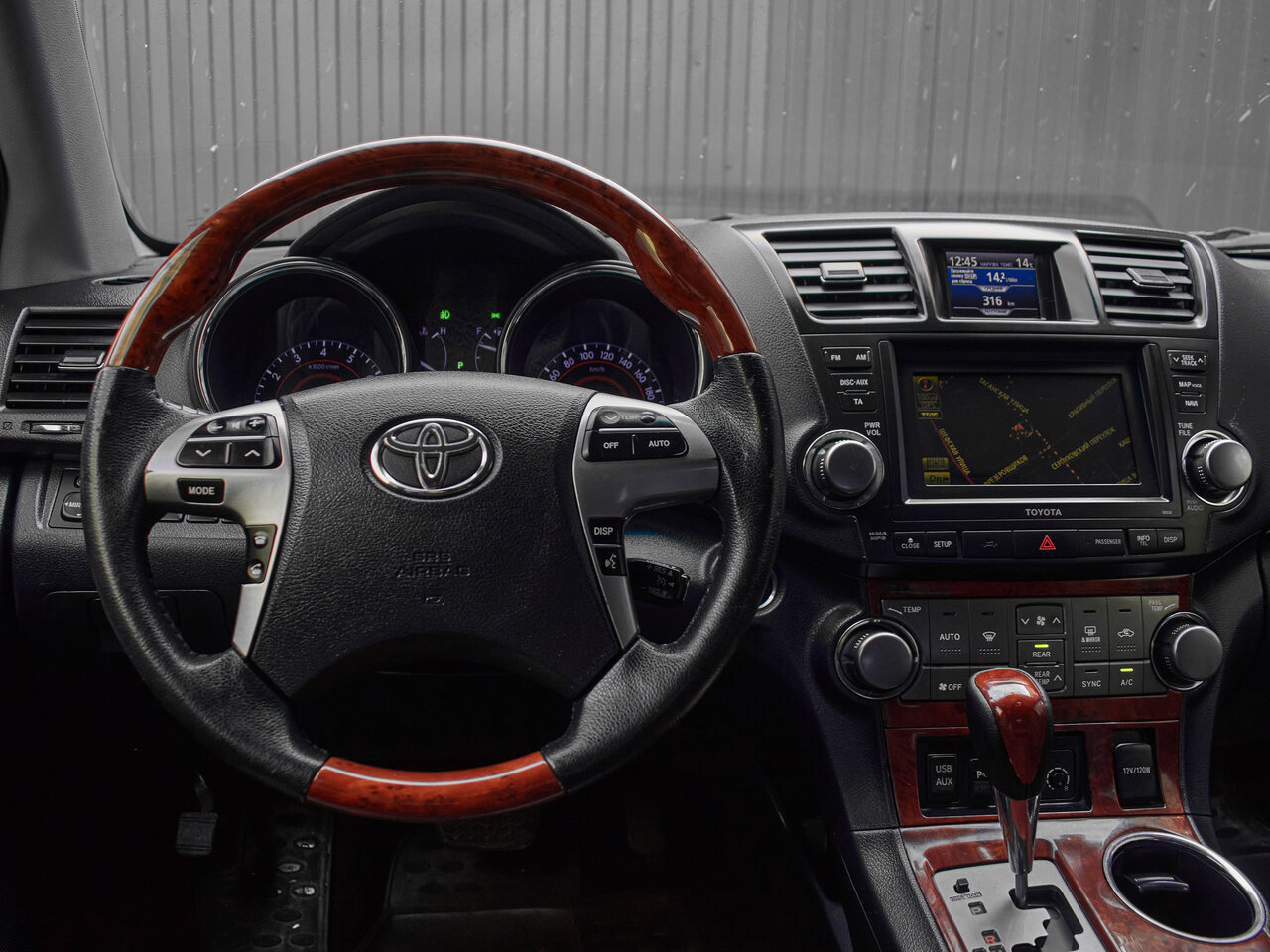 Купить Toyota Highlander 3.5 AT (273 л.с.) 4WD, 2013 в Екатеренбурге