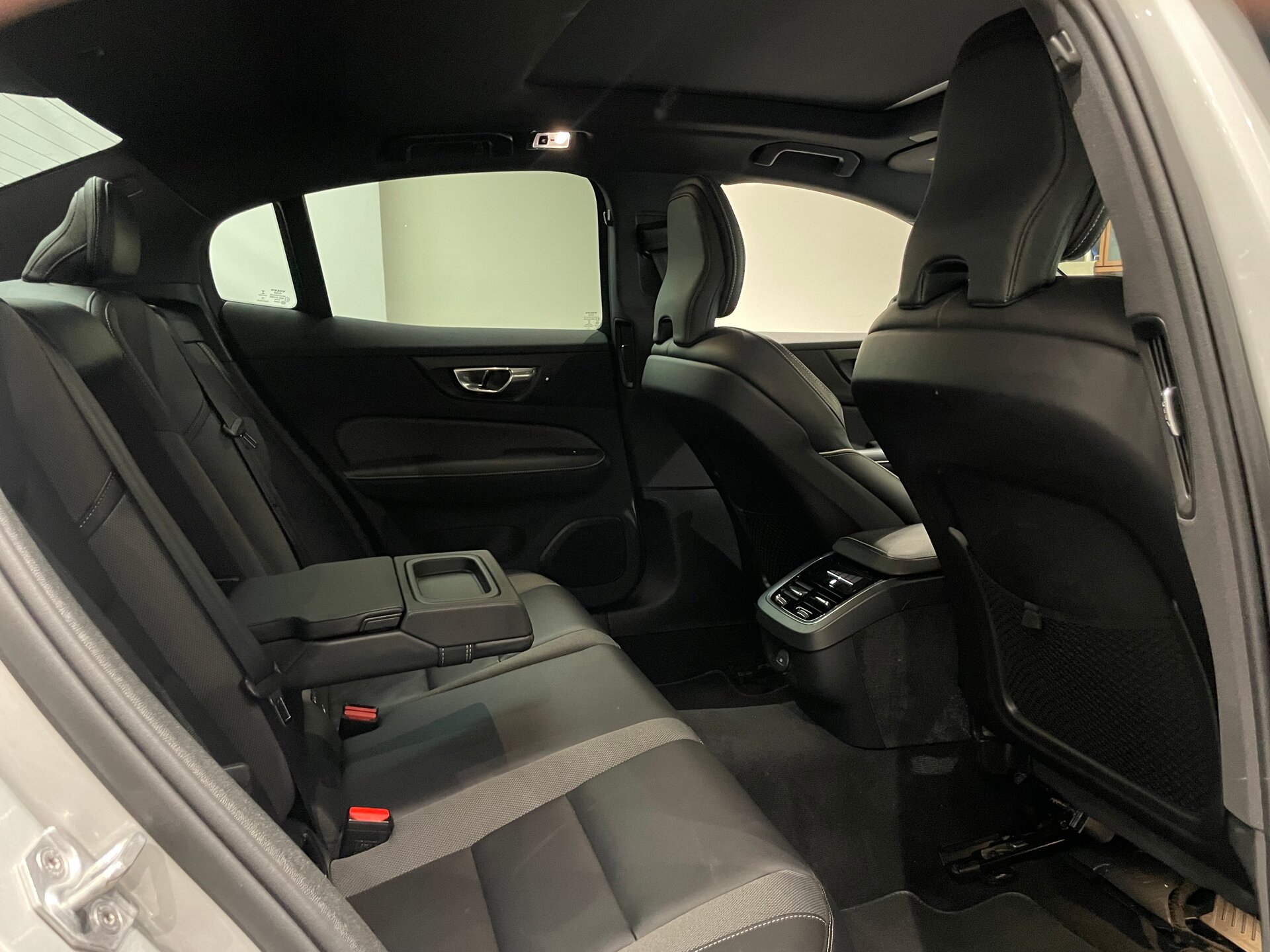 Автомобиль Volvo S60 2.0 AT (250 л.с.) - 10