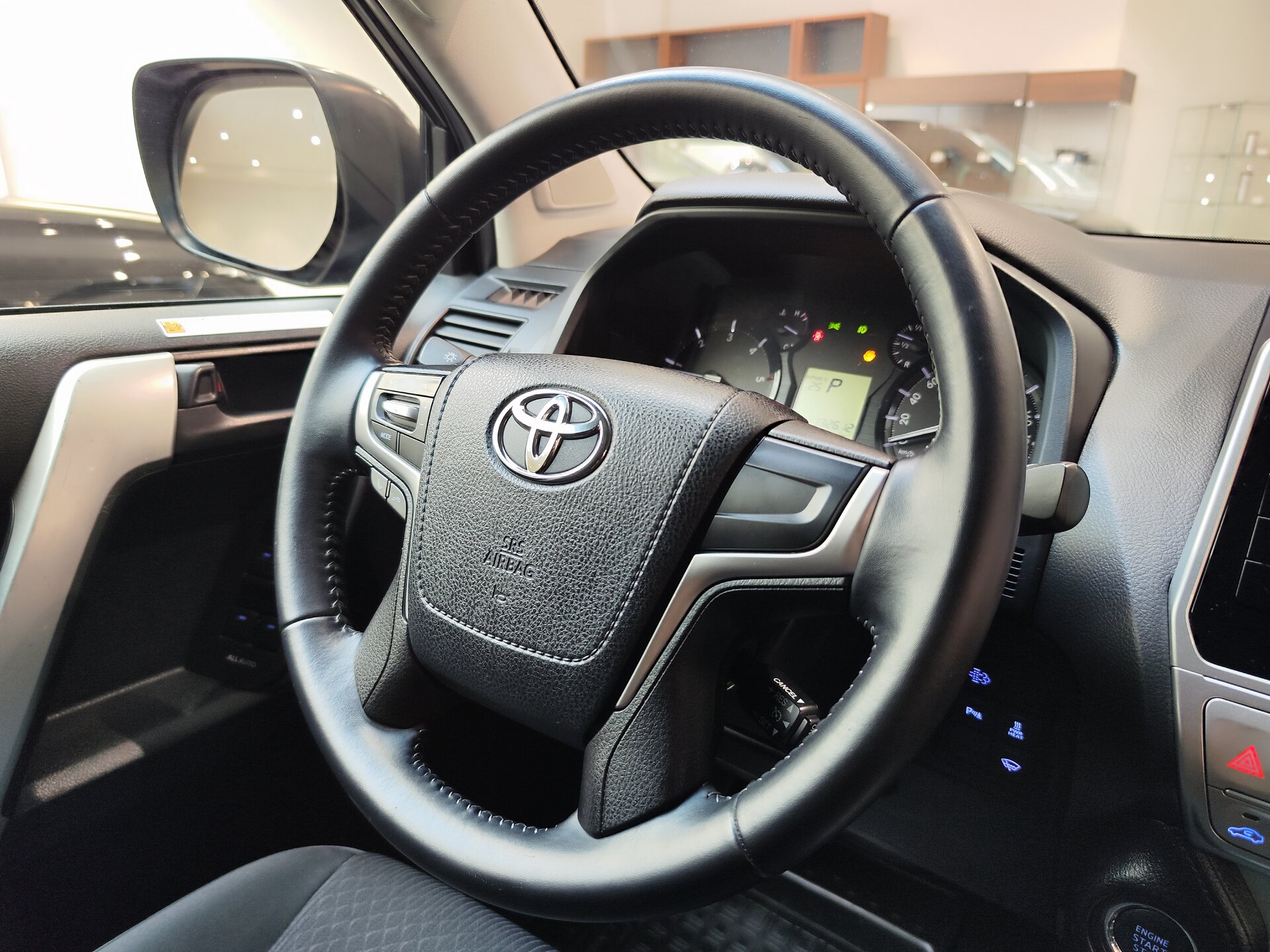 Автомобиль Toyota Land Cruiser Prado 2.8d AT (177 л.с.) 4WD - 13