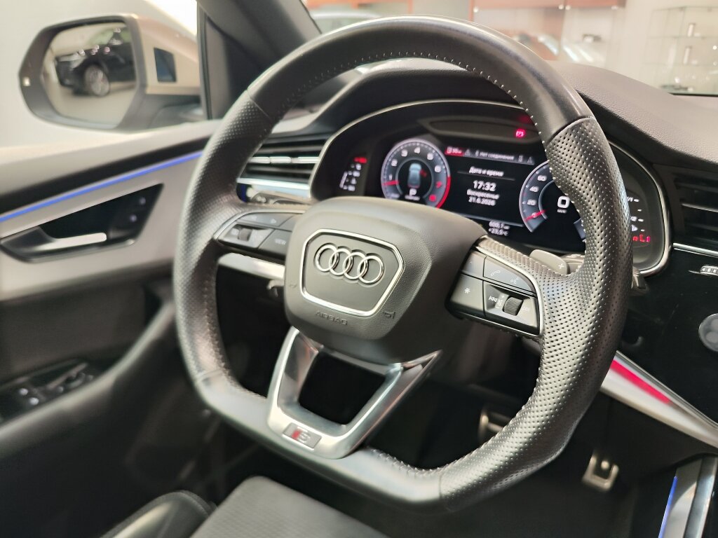 Автомобиль Audi Q8 55 TFSI 3.0 AT (340 л.с.) 4WD - 13