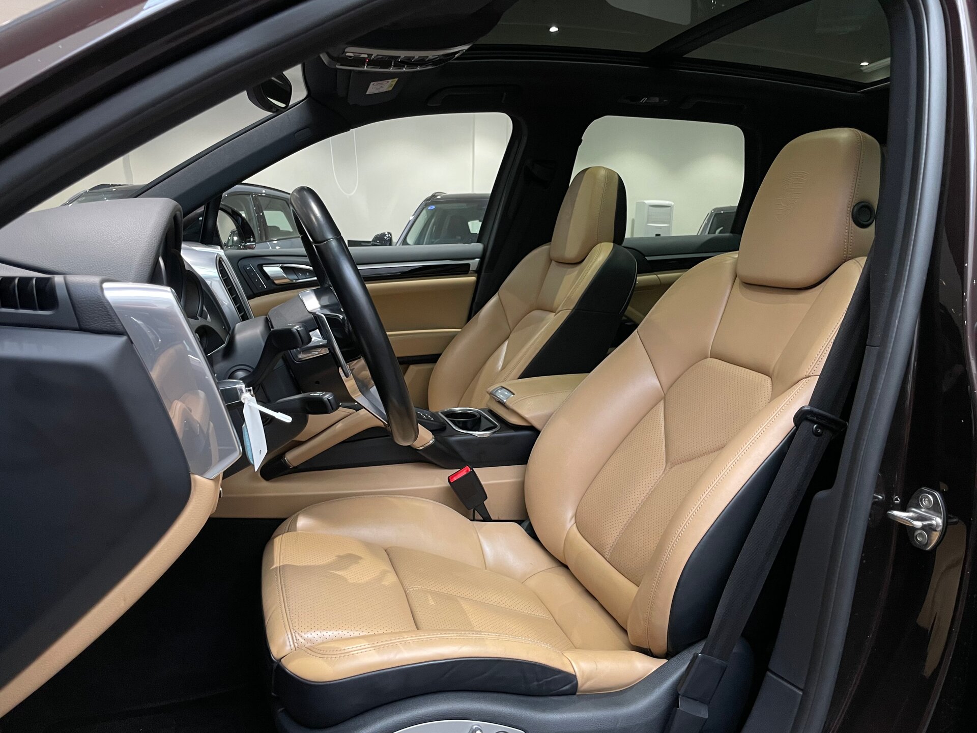 Автомобиль Porsche Cayenne Diesel 3.0d AT (245 л.с.) 4WD - 8