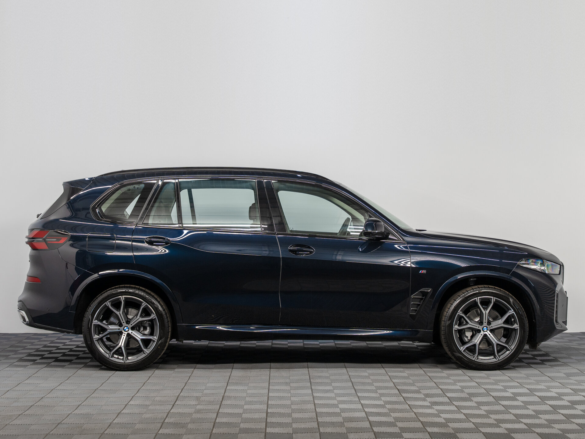 Автомобиль BMW X5 30Li 2.0 AT (258 л.с.) 4WD - 8