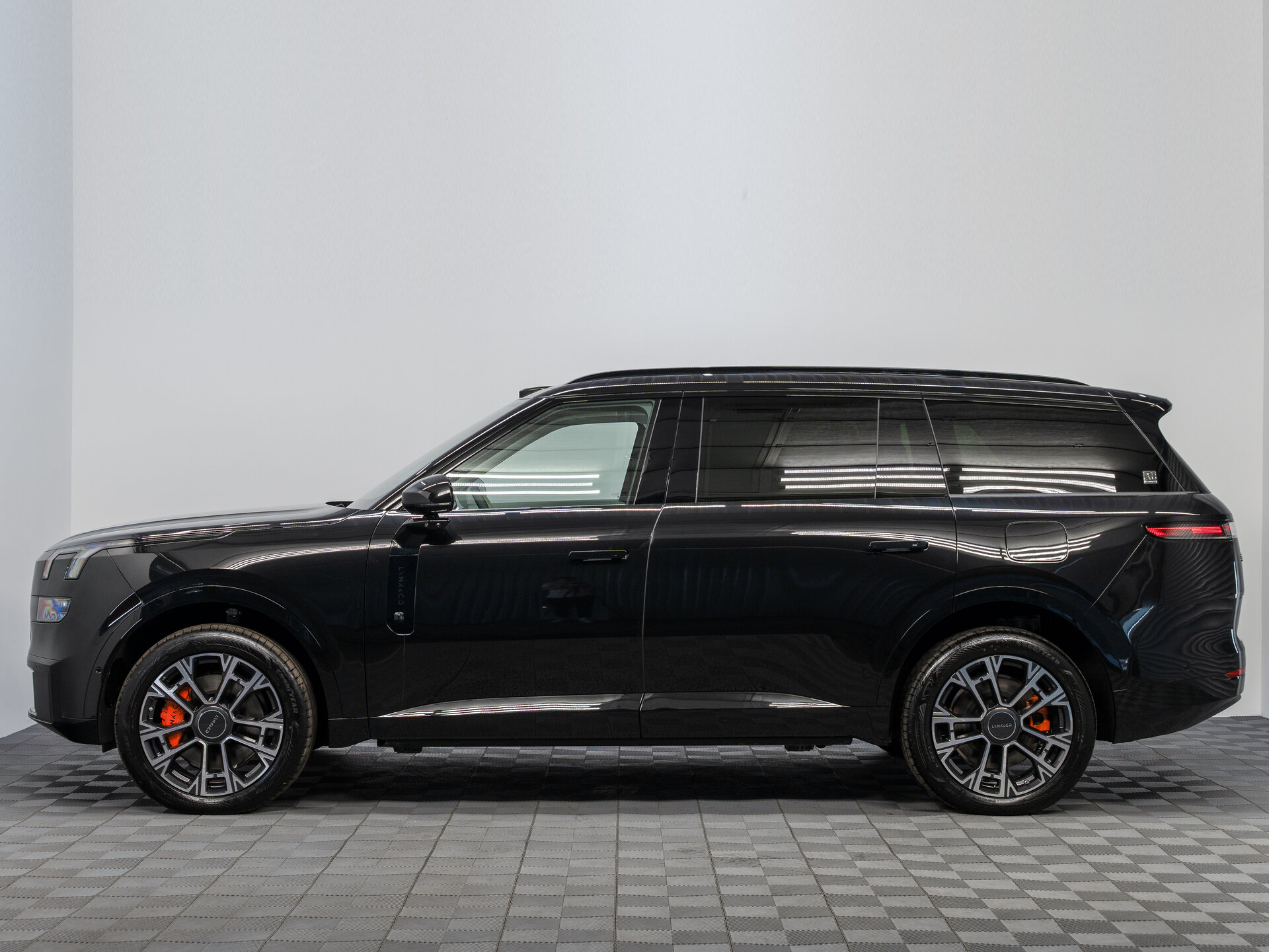 Автомобиль Lynk & Co 900 2.0hyb AT (734 л.с.) 4WD - 8