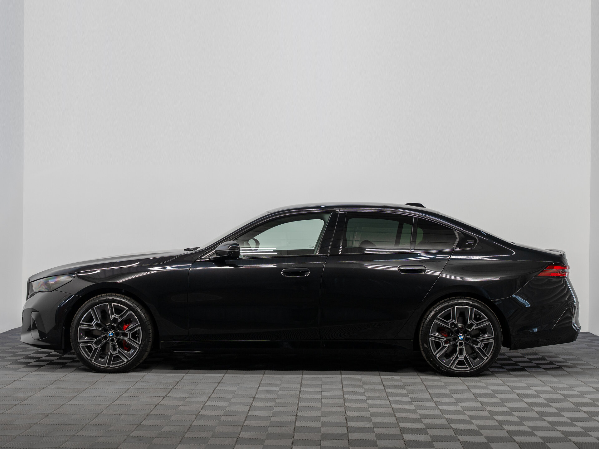 Автомобиль BMW 5 серии 540d xDrive 3.0d AT (303 л.с.) 4WD - 6